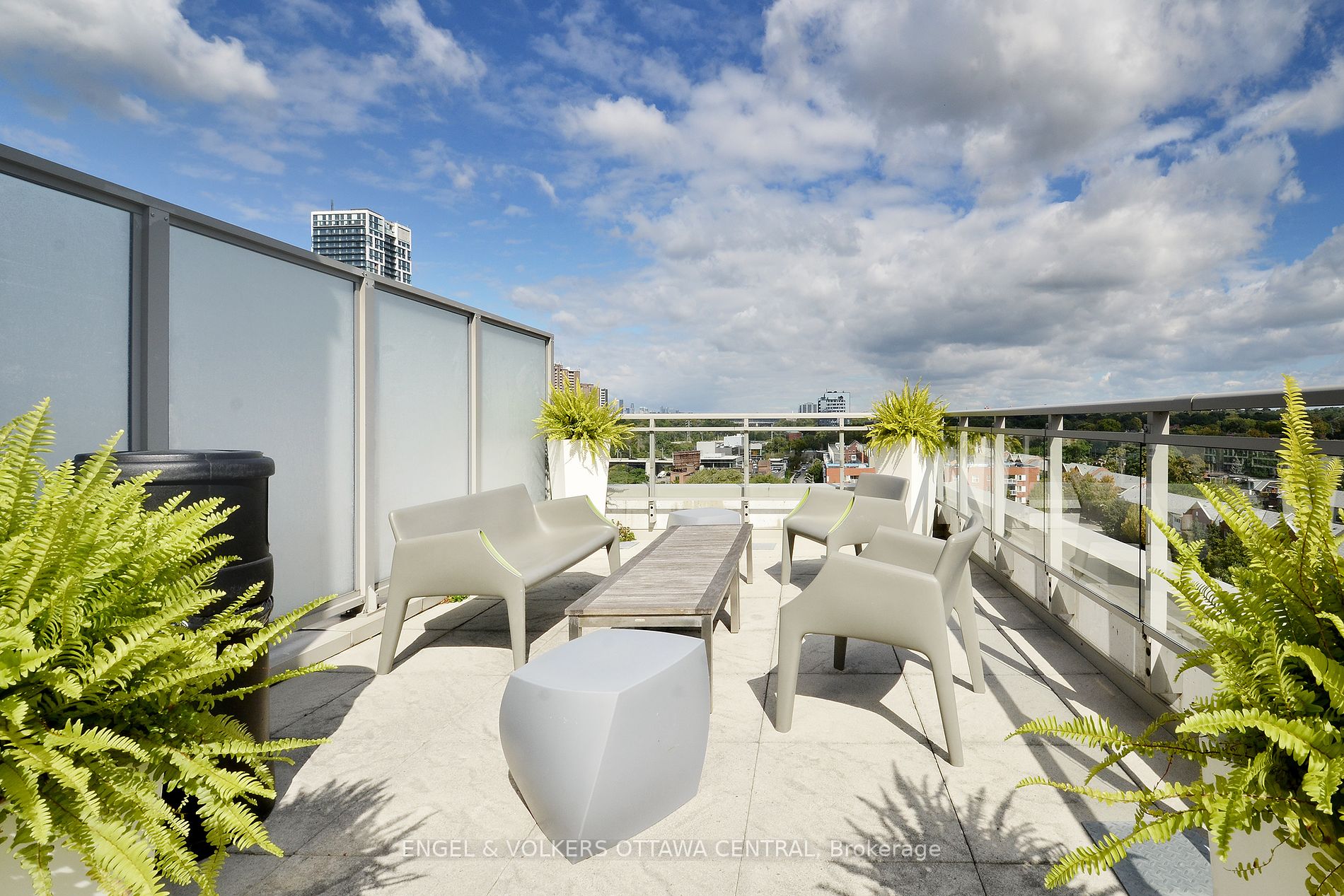 630 Queen St E, #302