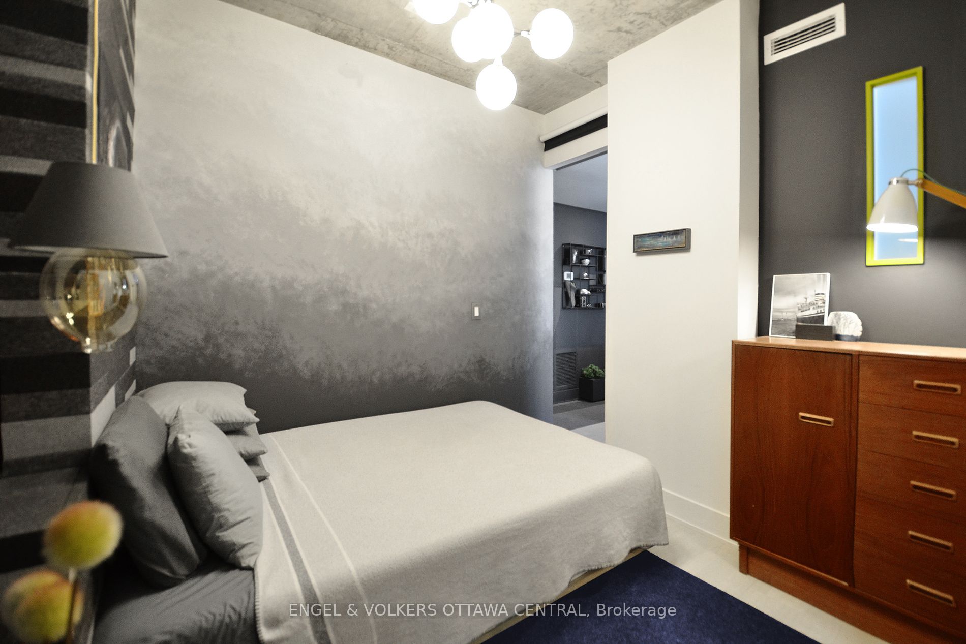 630 Queen St E, #302