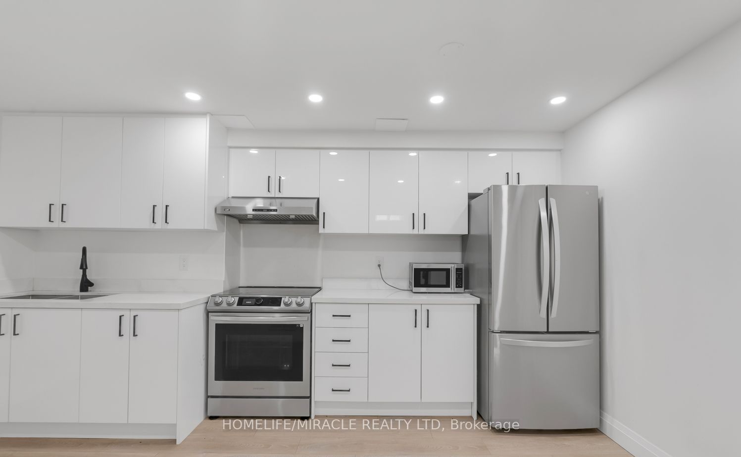 1657 Erindale Cres