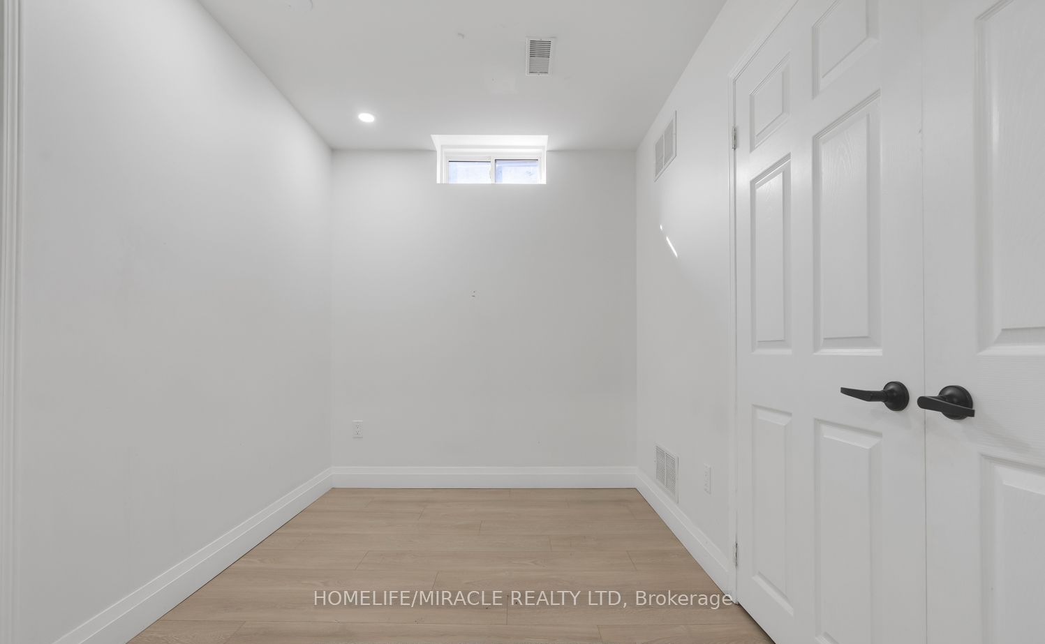 1657 Erindale Cres