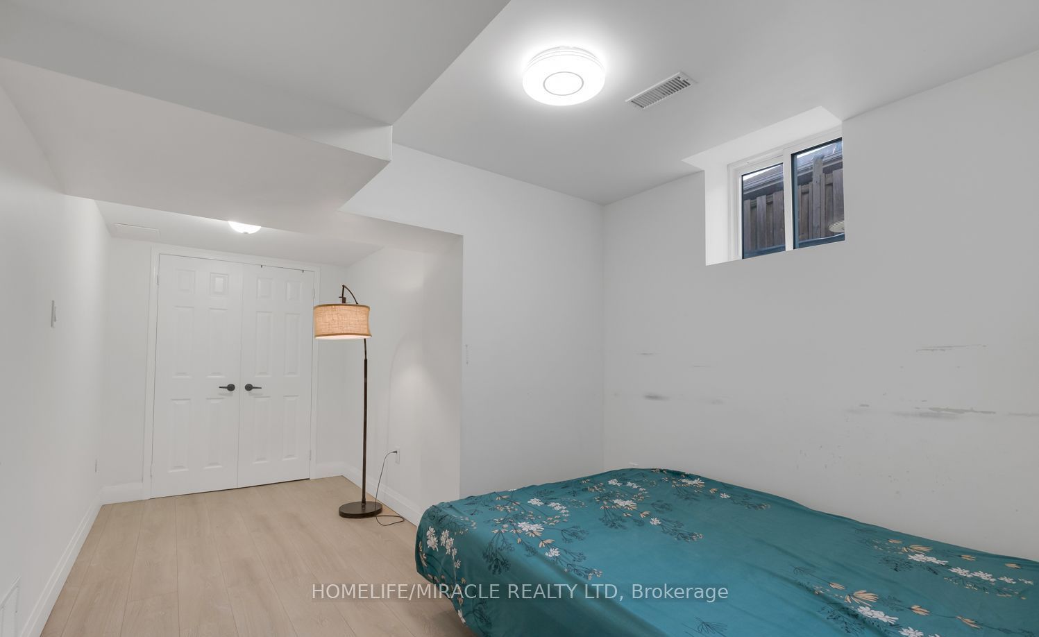 1657 Erindale Cres