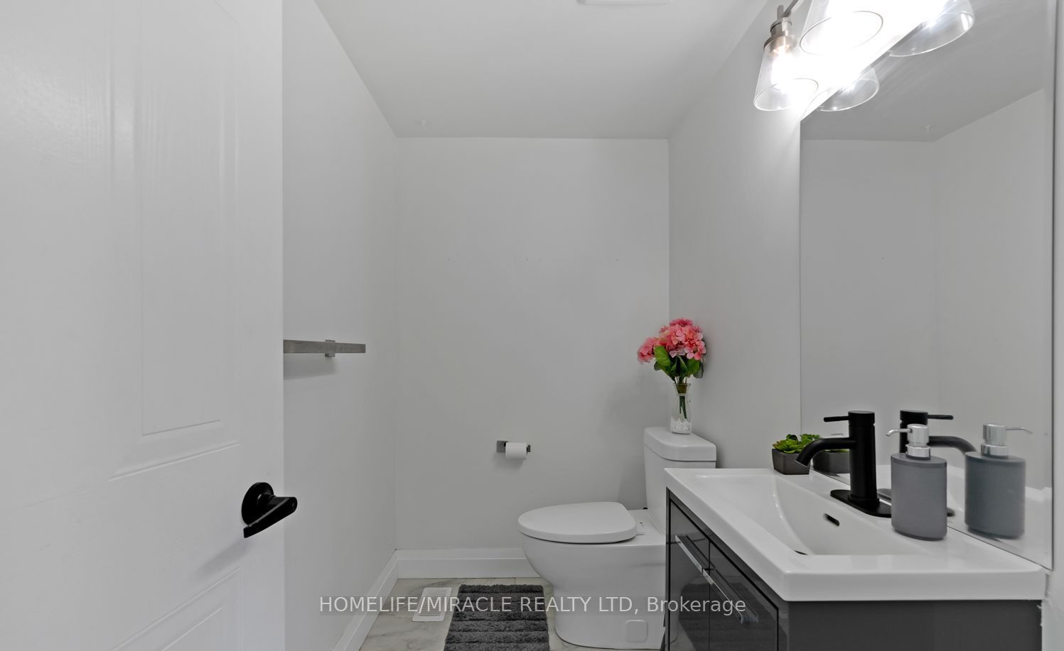 1657 Erindale Cres