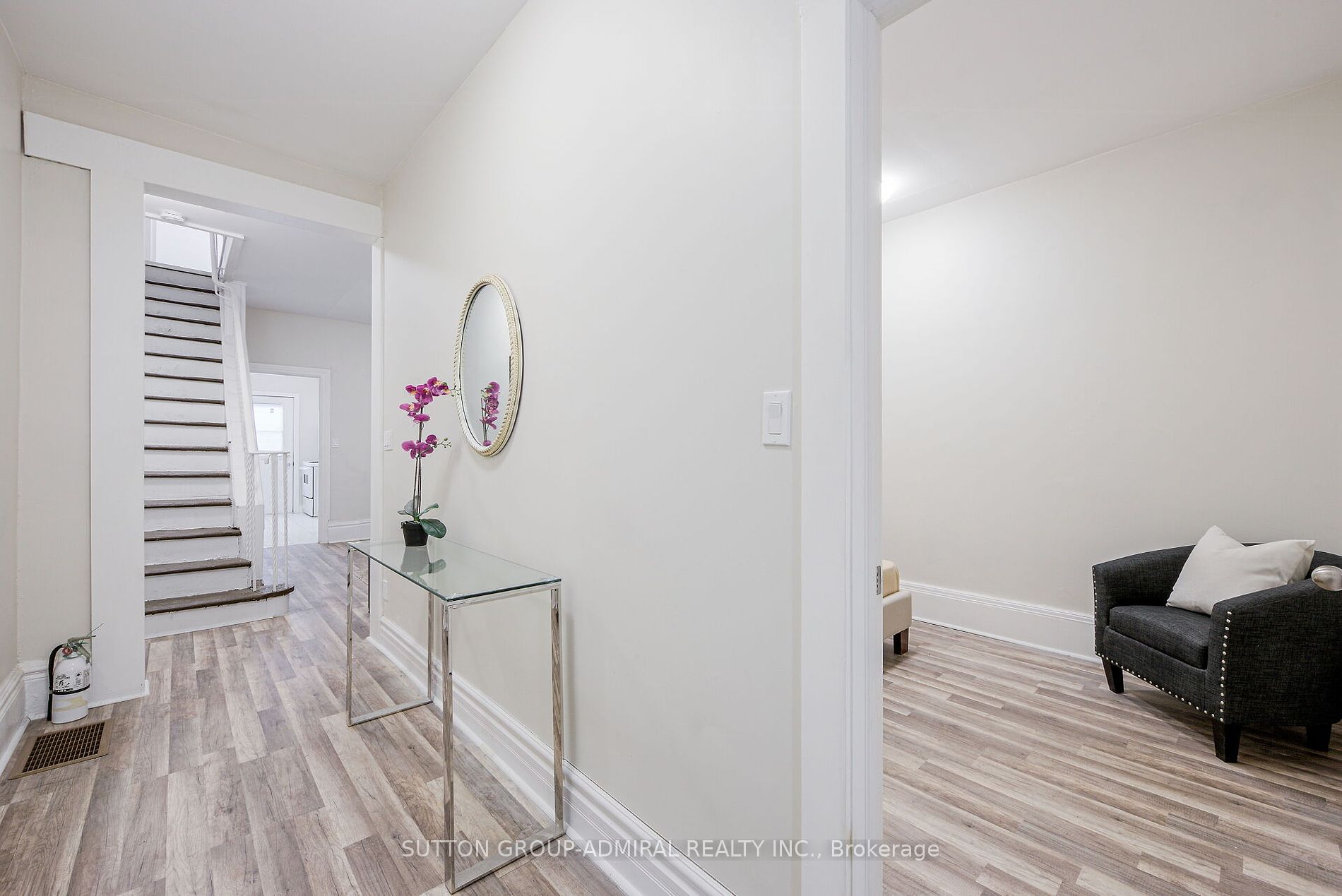 1934 Queen Street E #Upper