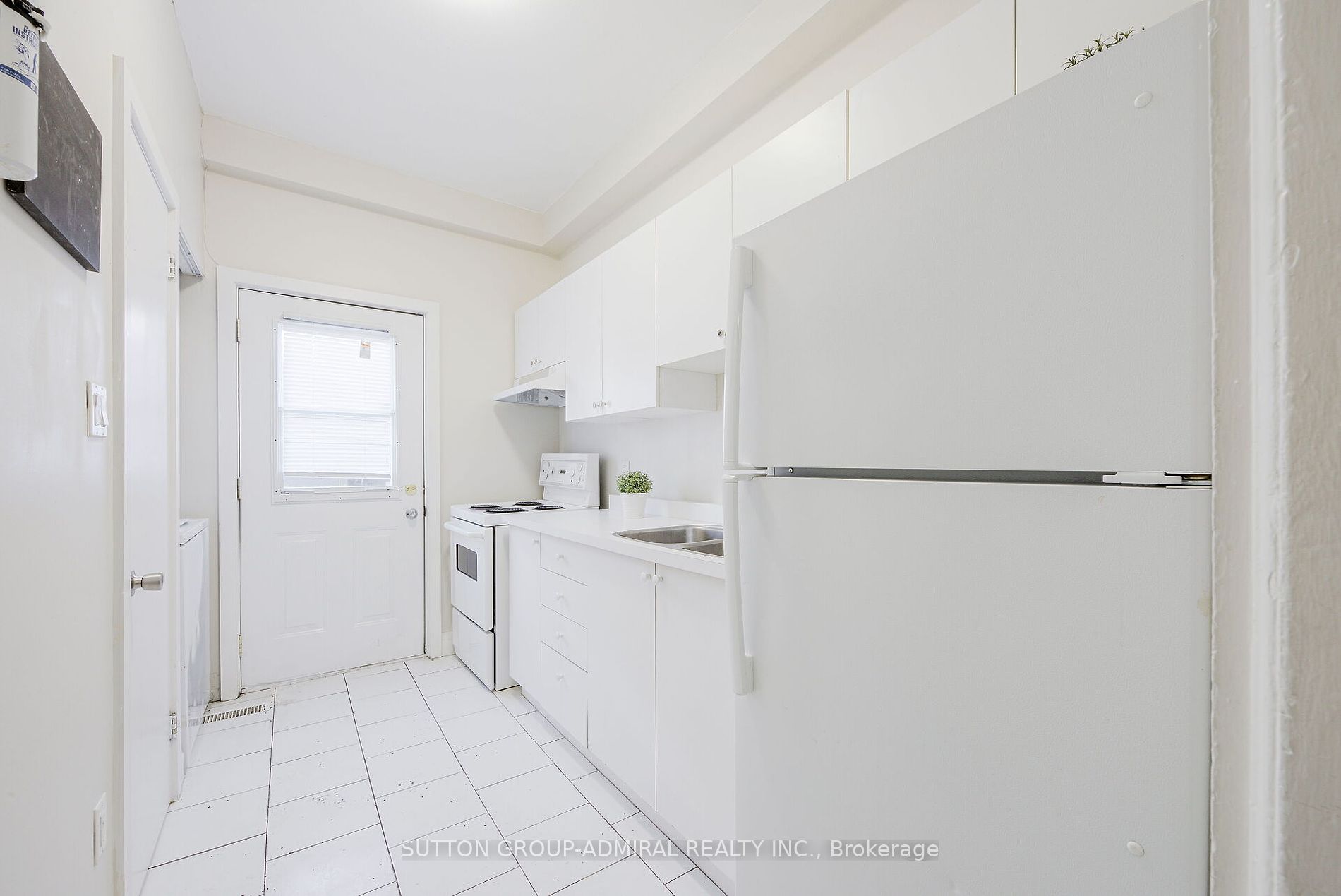 1934 Queen Street E #Upper