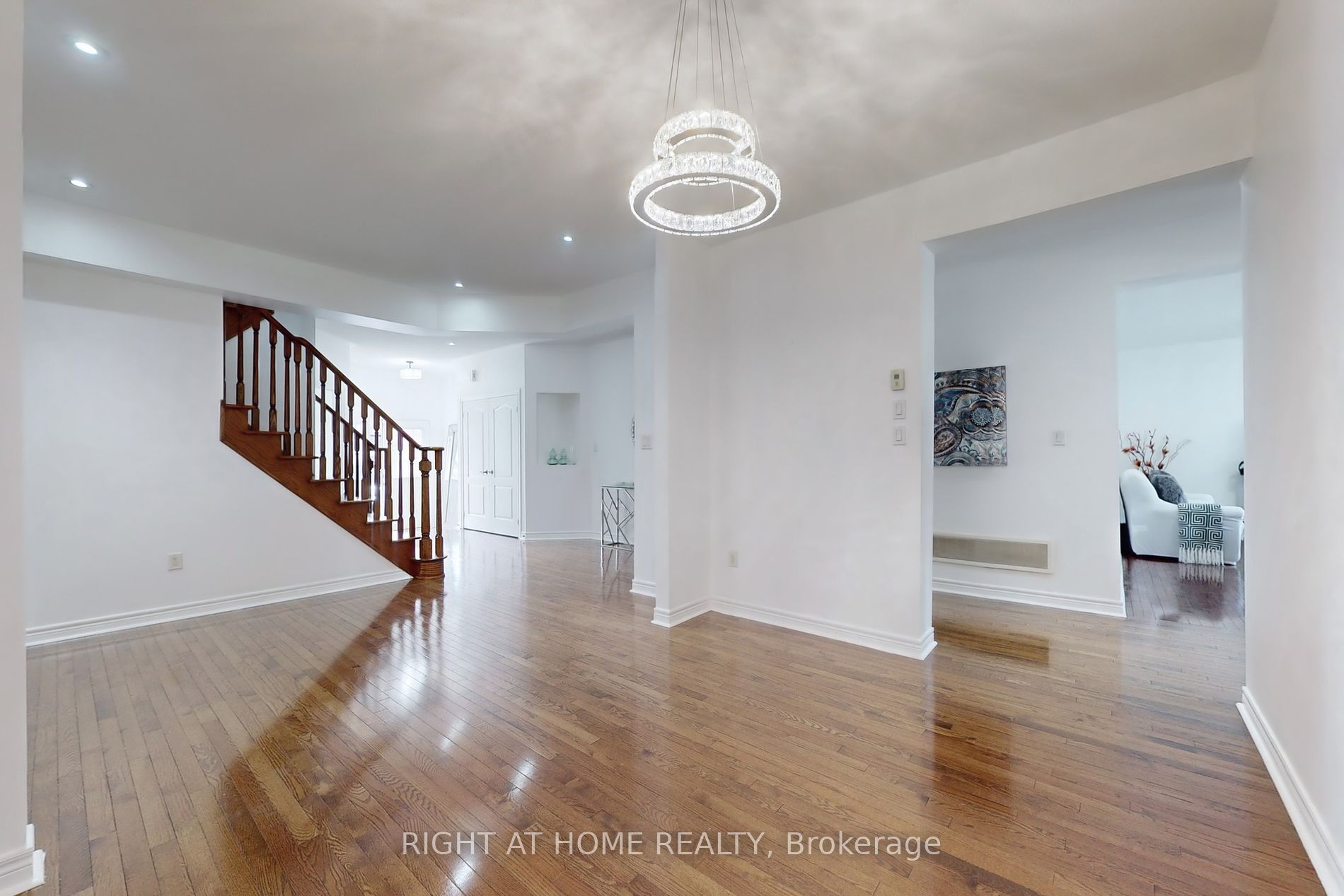 6 Mccarrick Street W