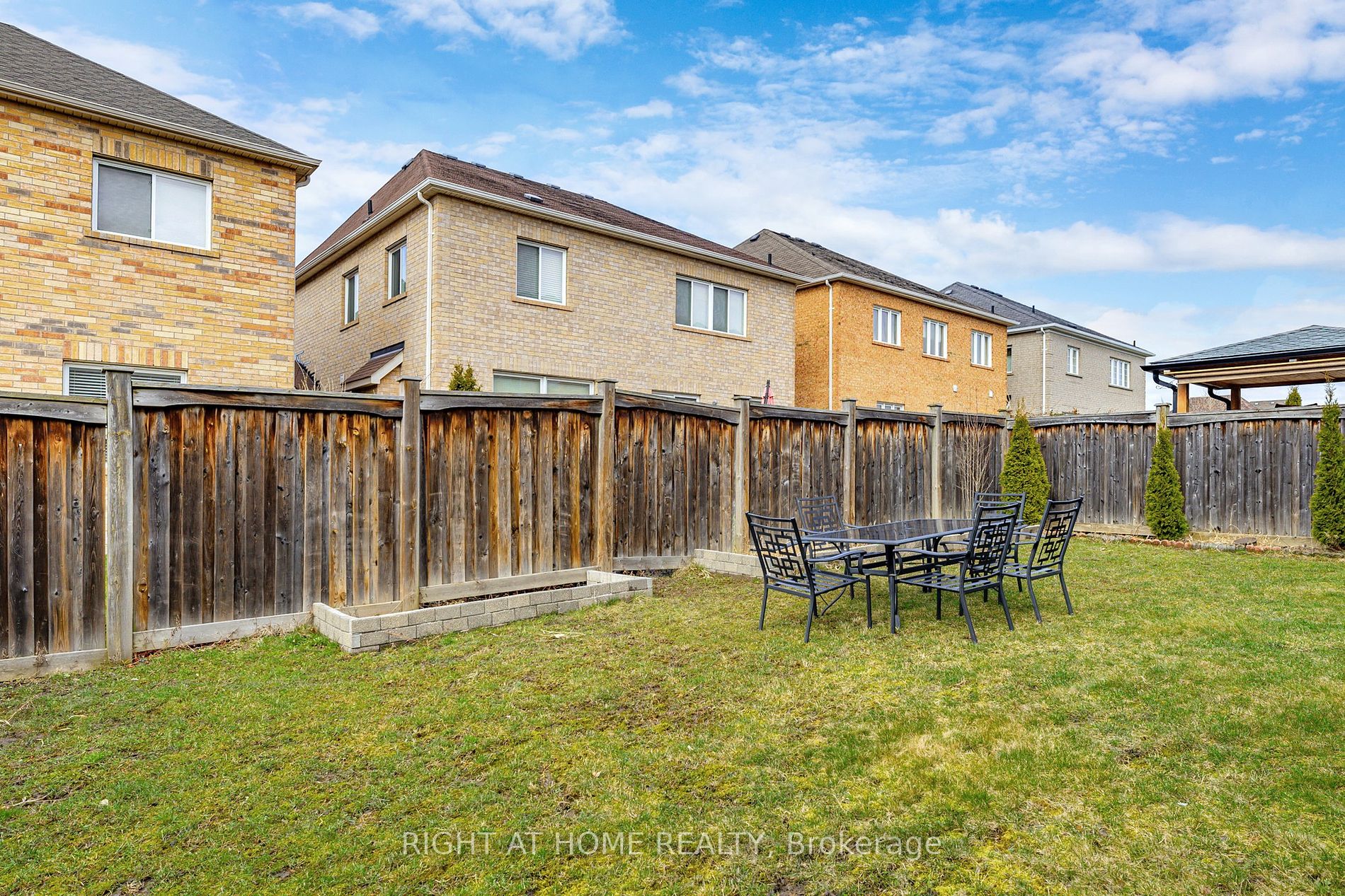 6 Mccarrick Street W