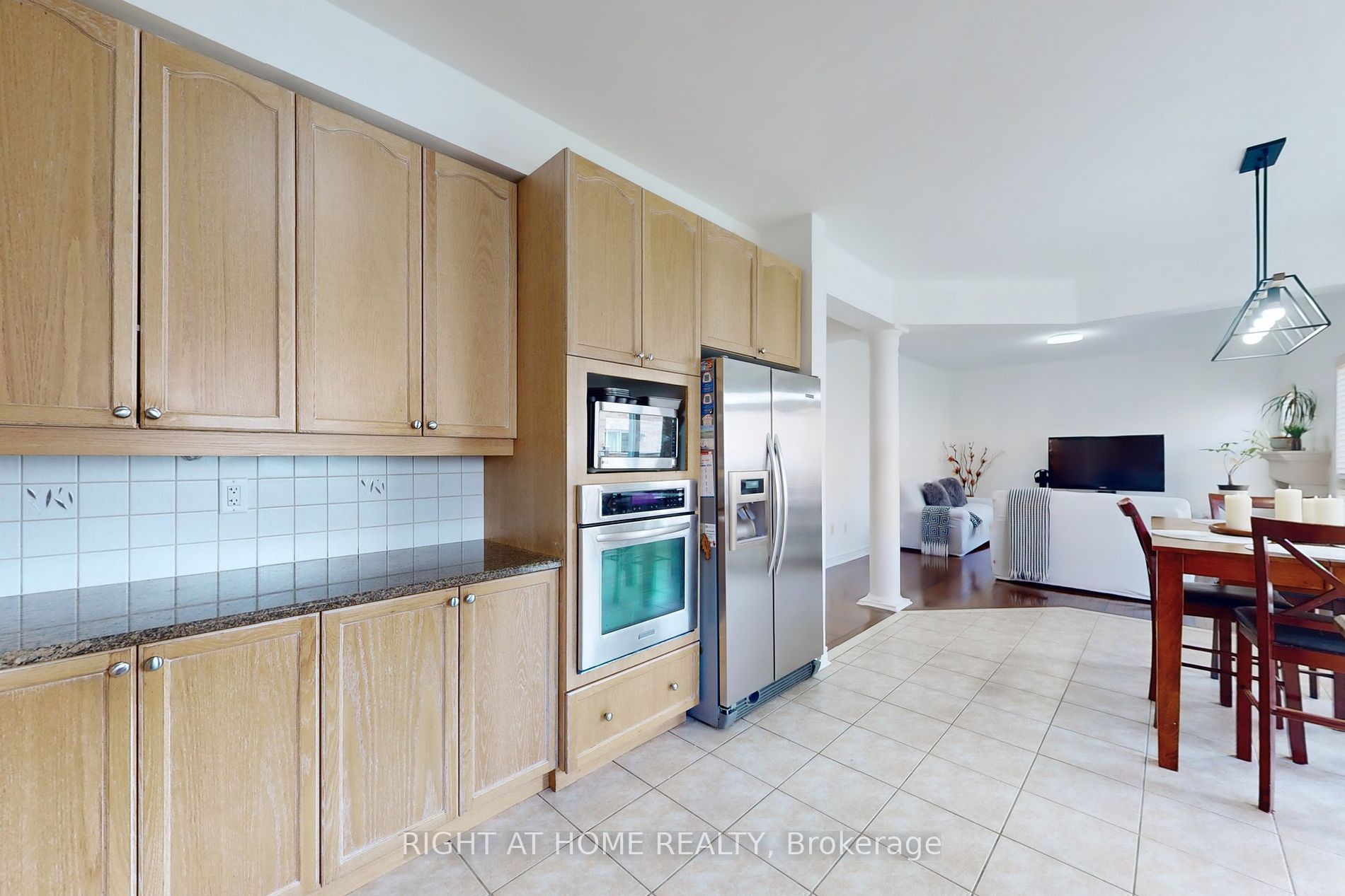 6 Mccarrick Street W