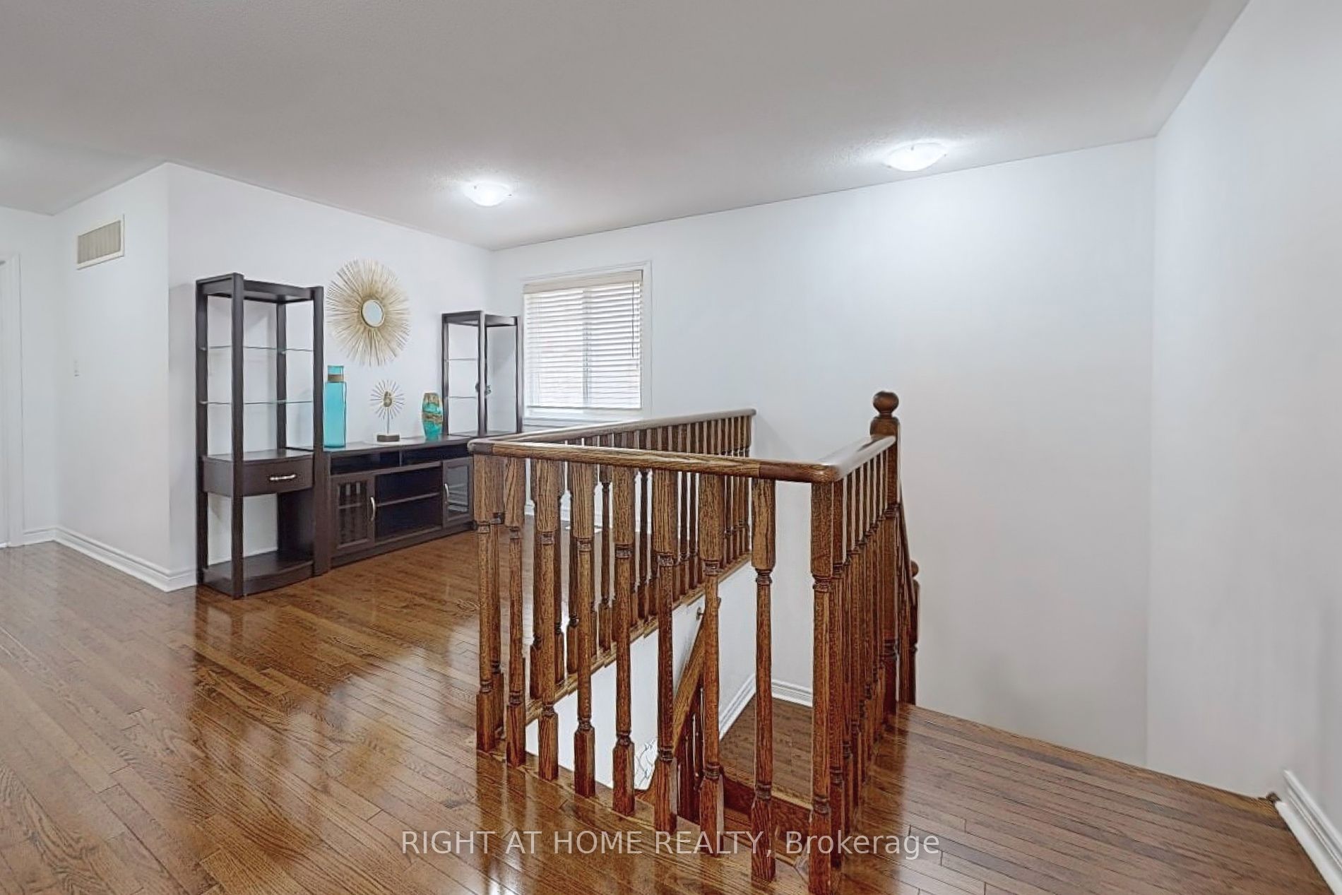 6 Mccarrick Street W