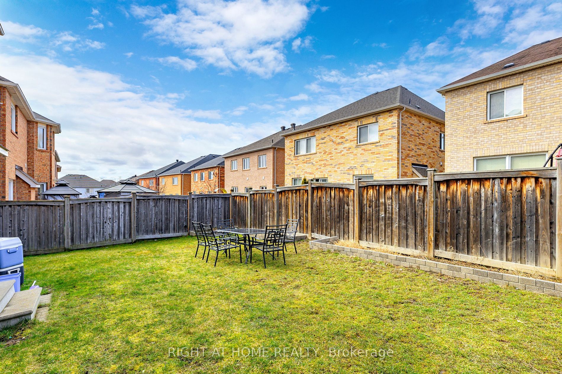 6 Mccarrick Street W
