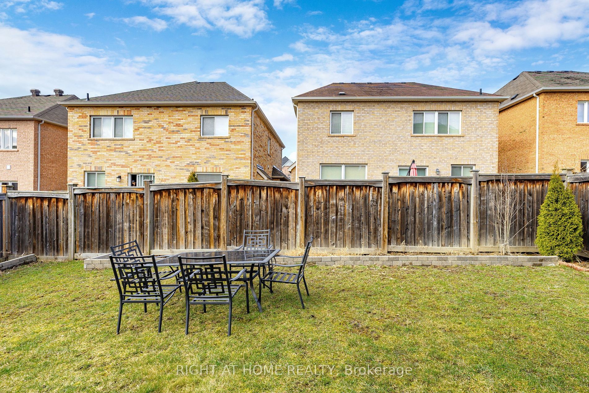 6 Mccarrick Street W