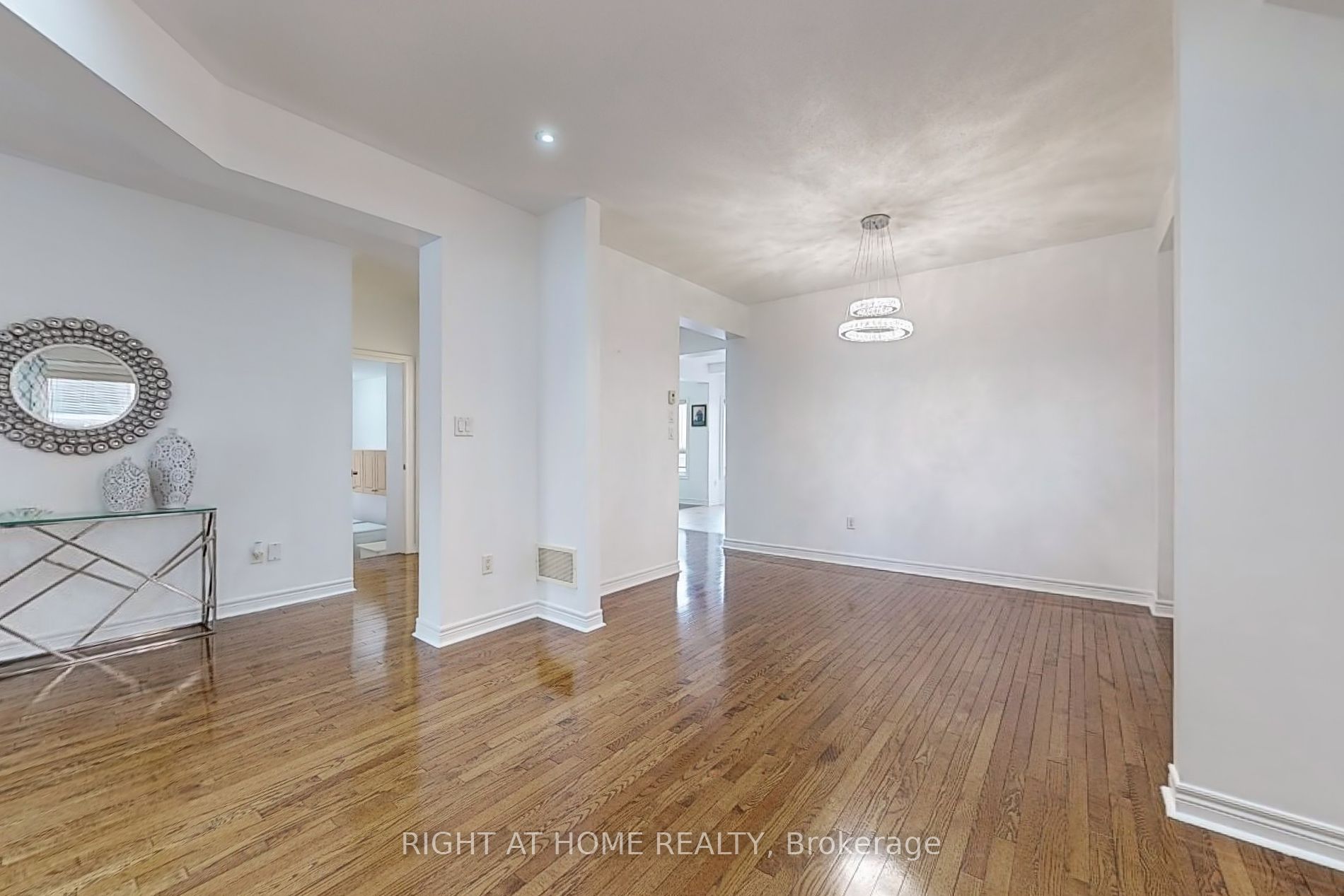 6 Mccarrick Street W