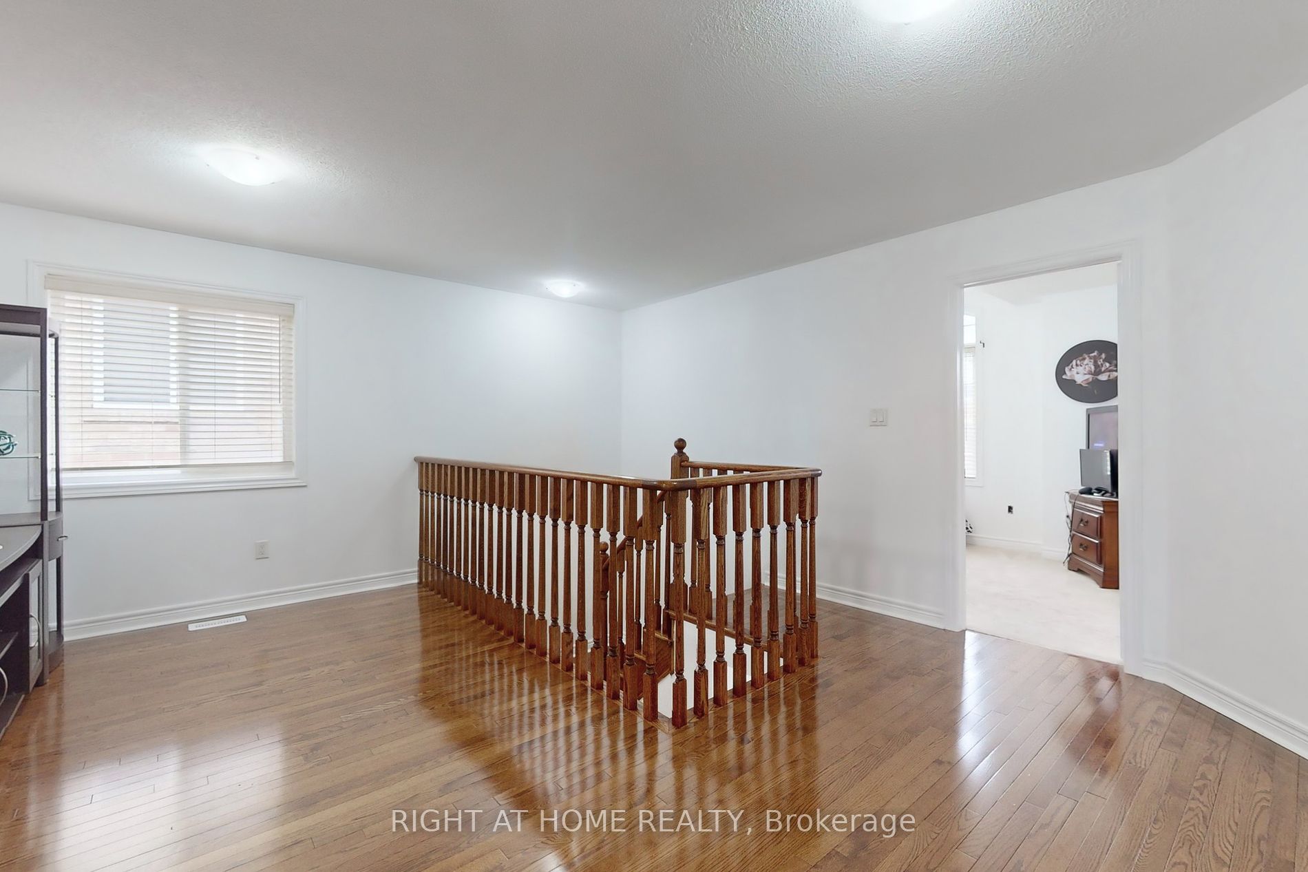 6 Mccarrick Street W