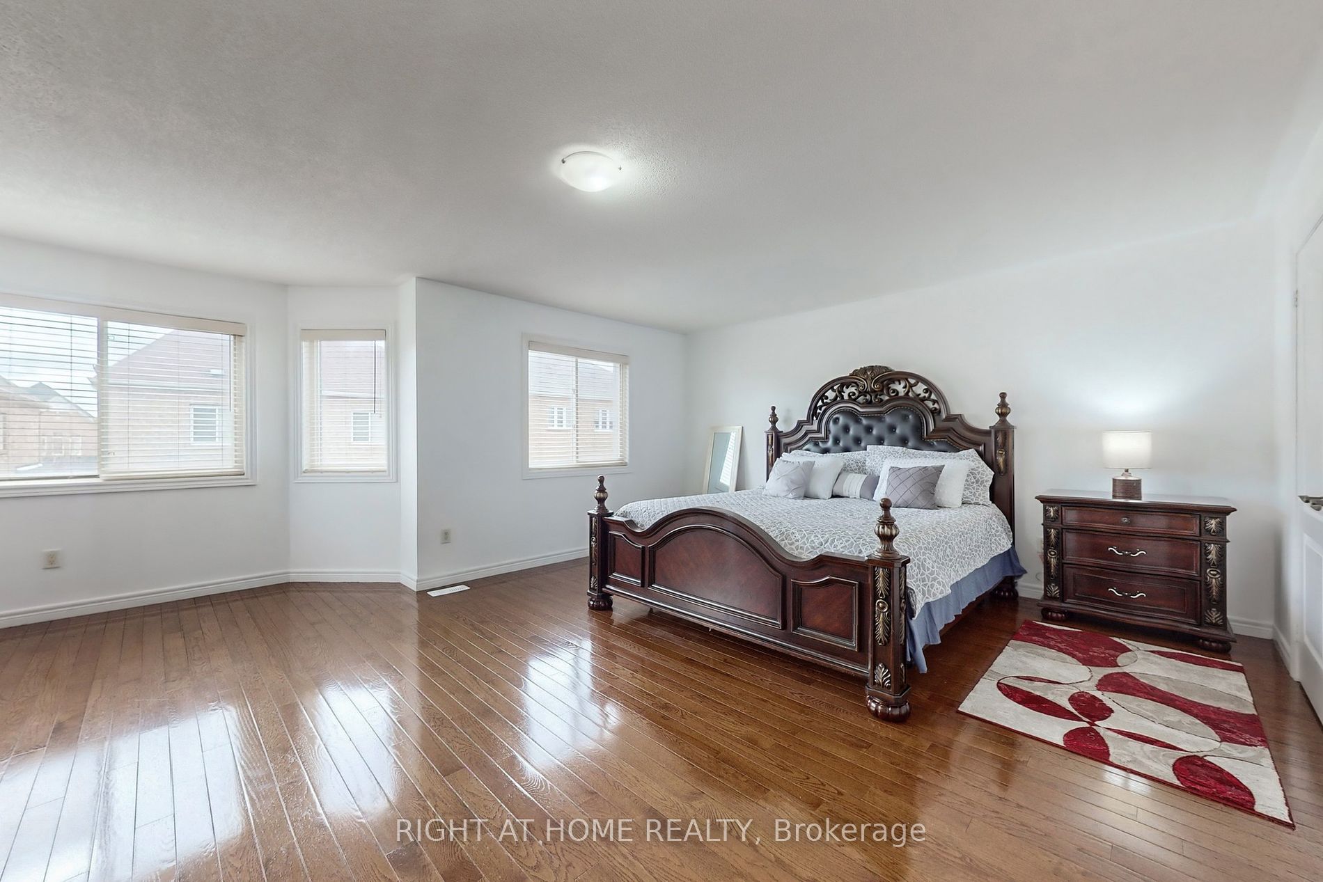 6 Mccarrick Street W