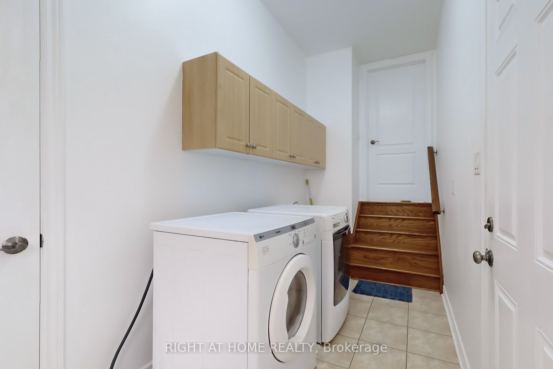 6 Mccarrick Street W