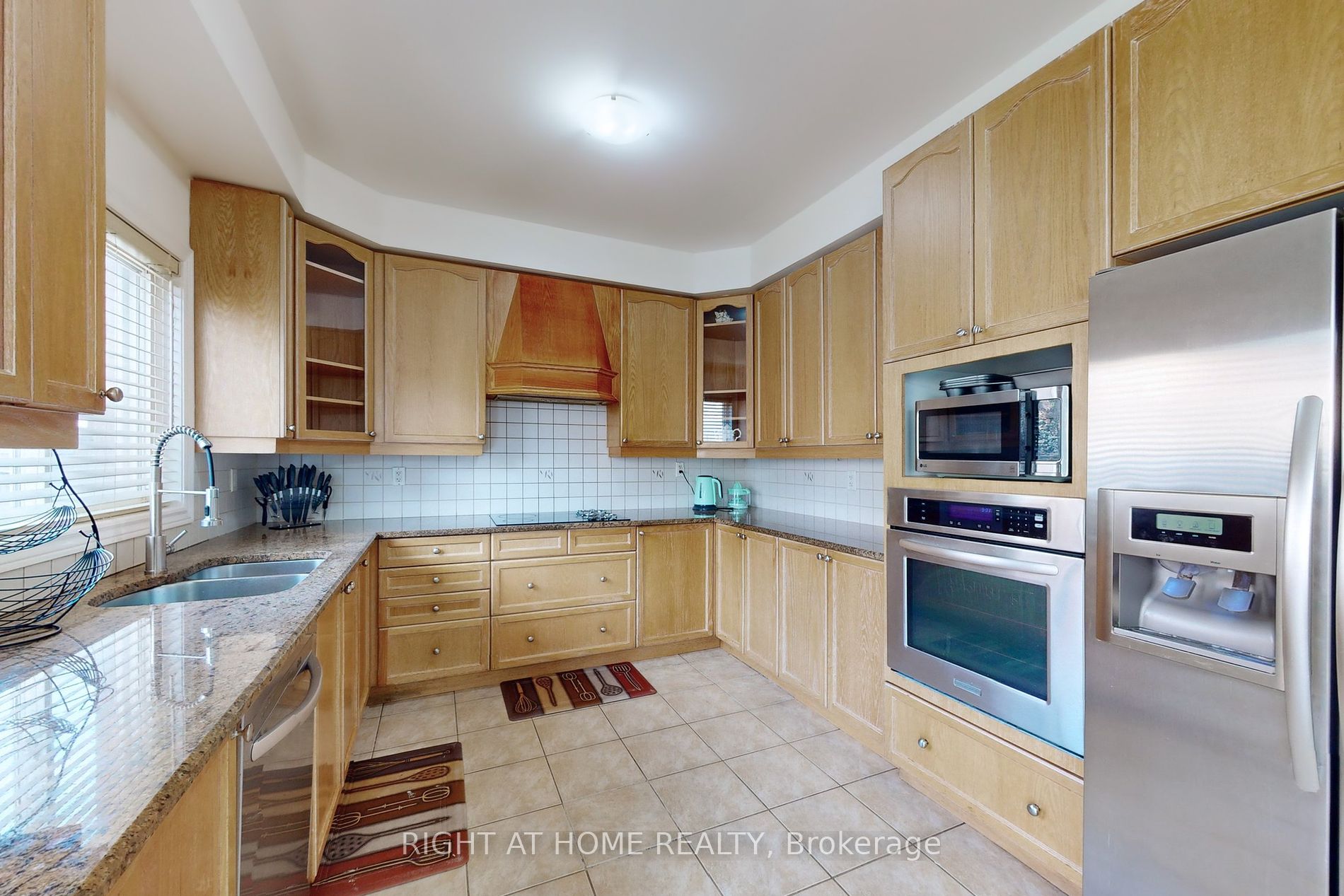 6 Mccarrick Street W