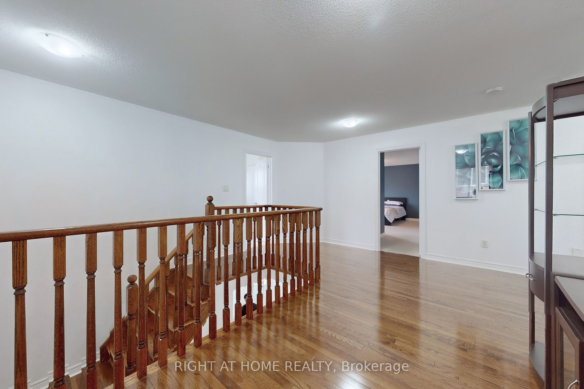 6 Mccarrick Street W