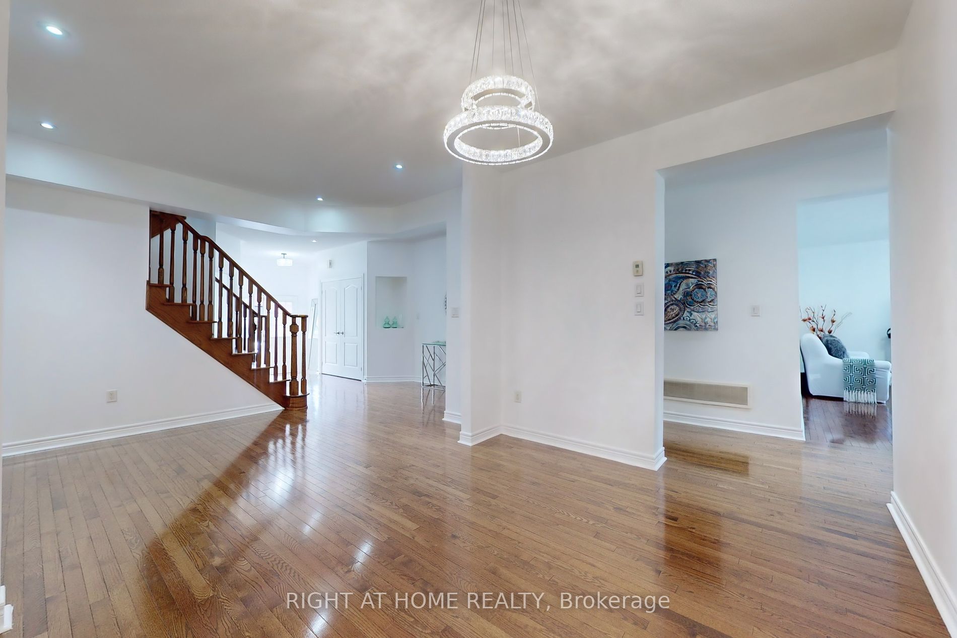 6 Mccarrick Street W