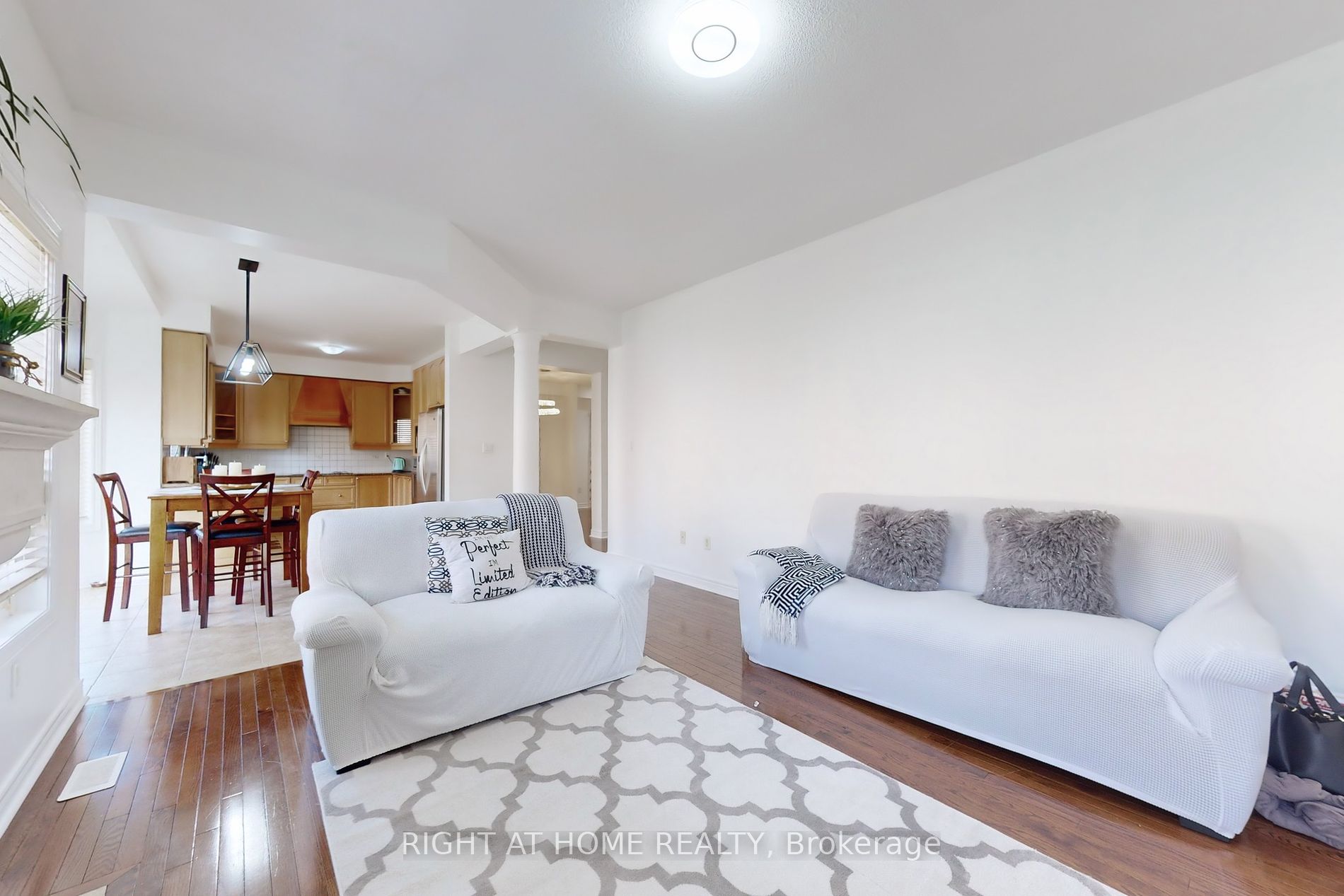 6 Mccarrick Street W