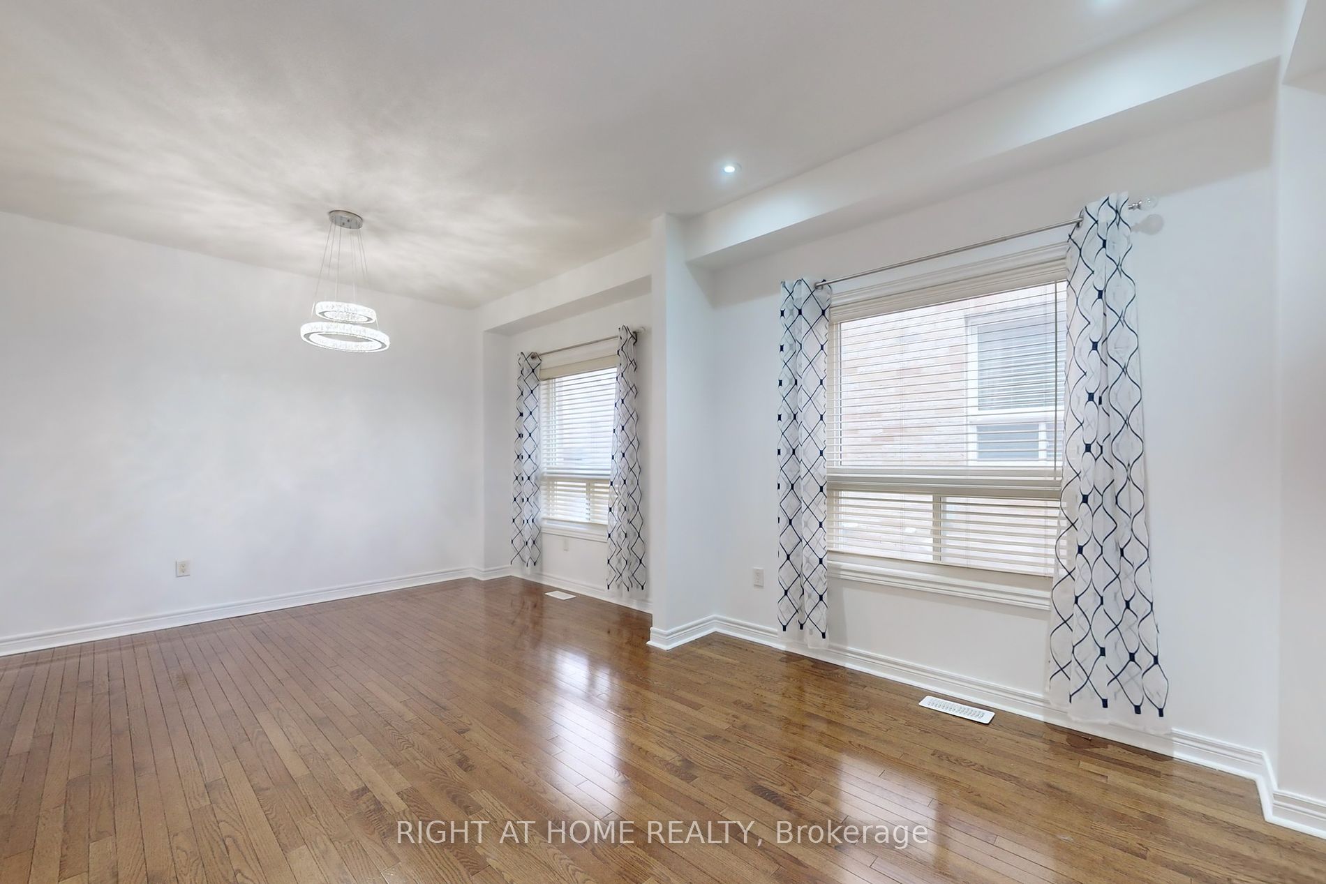 6 Mccarrick Street W