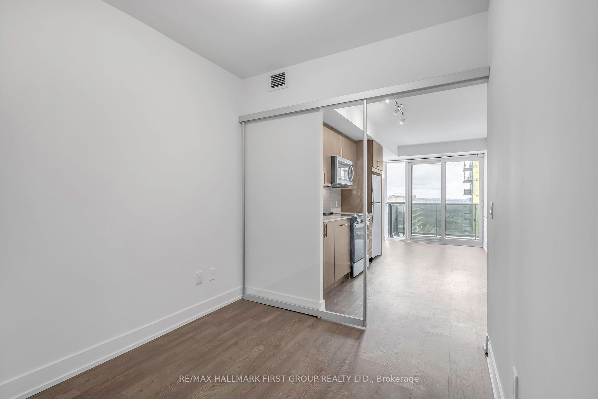 2550 Simcoe St, #1814