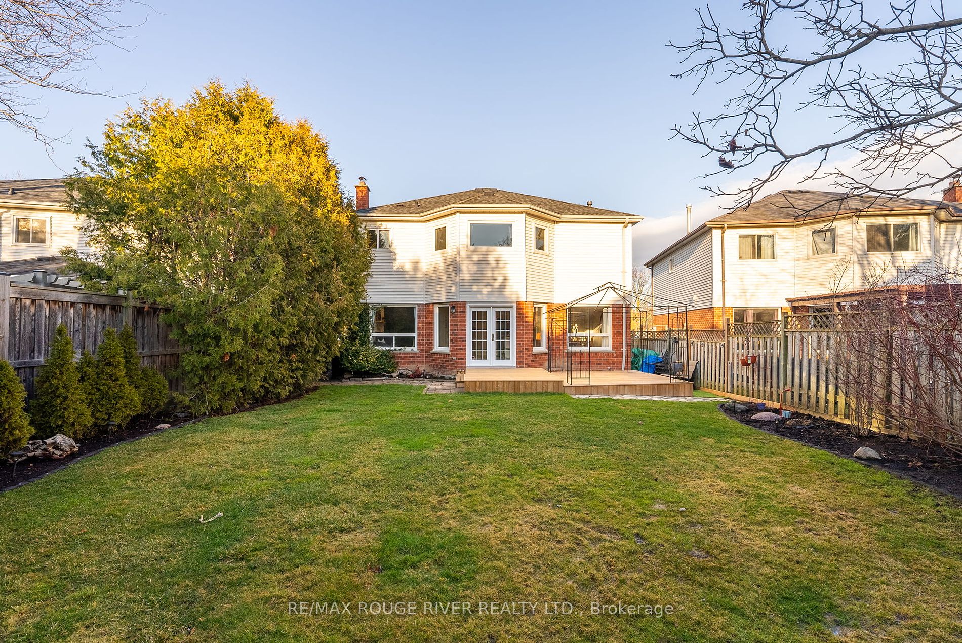 211 Bassett Blvd