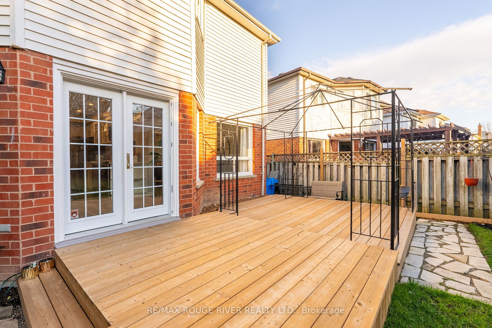 211 Bassett Blvd
