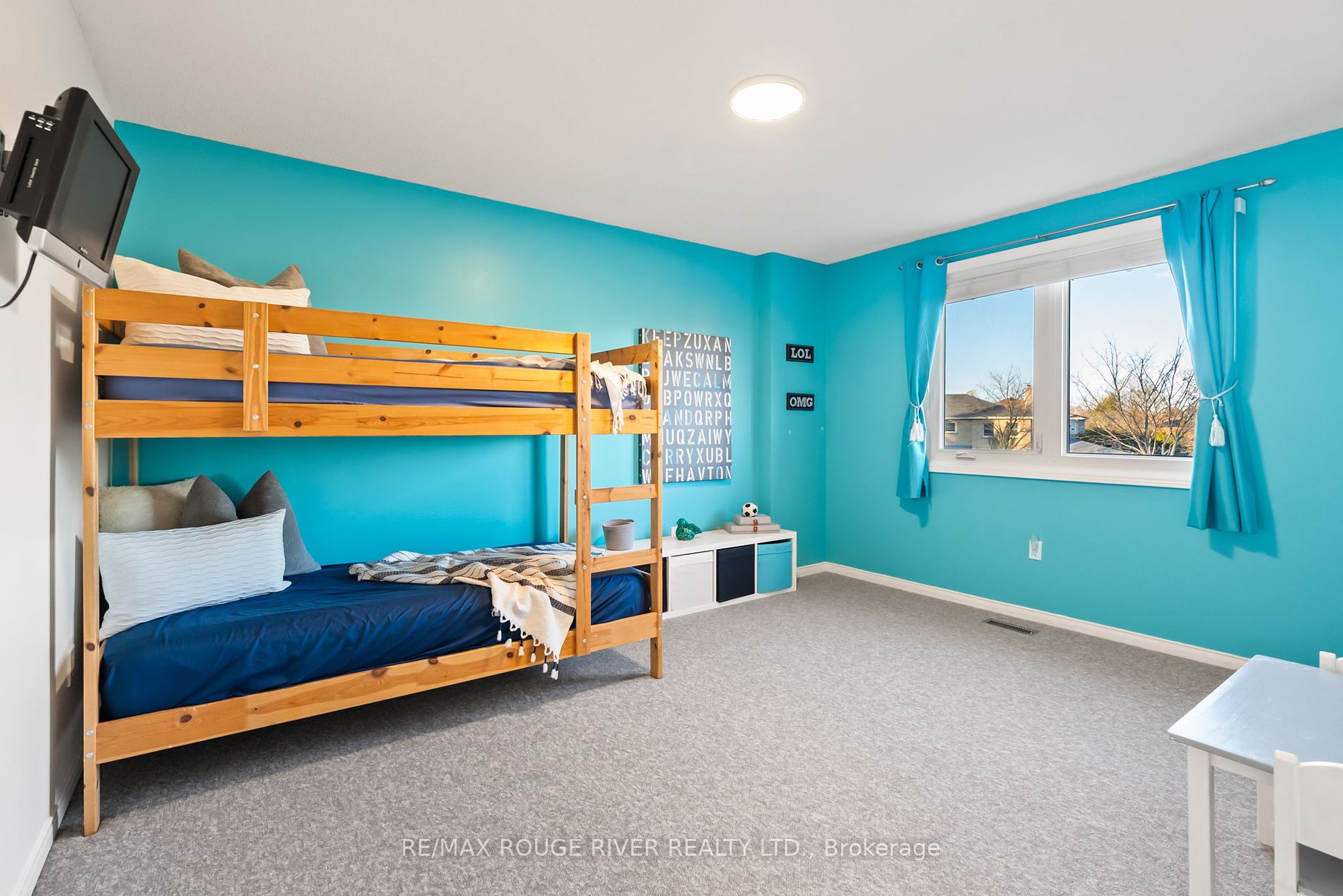 211 Bassett Blvd