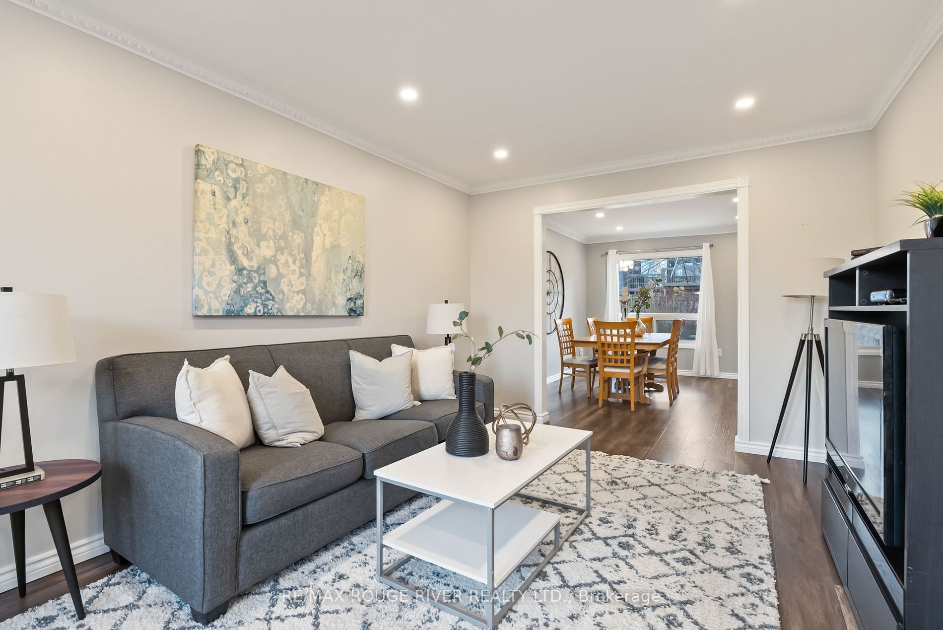 211 Bassett Blvd