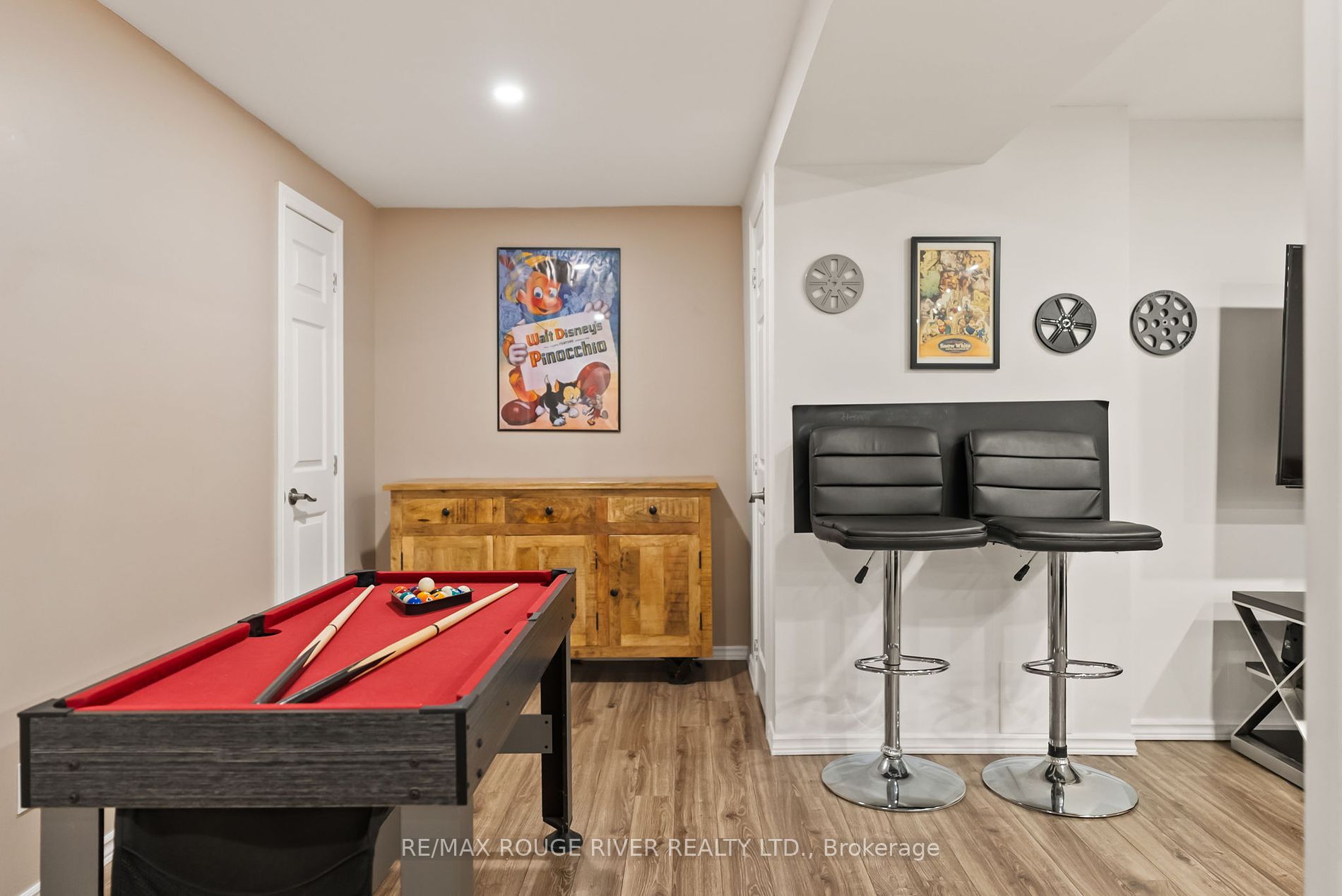 211 Bassett Blvd