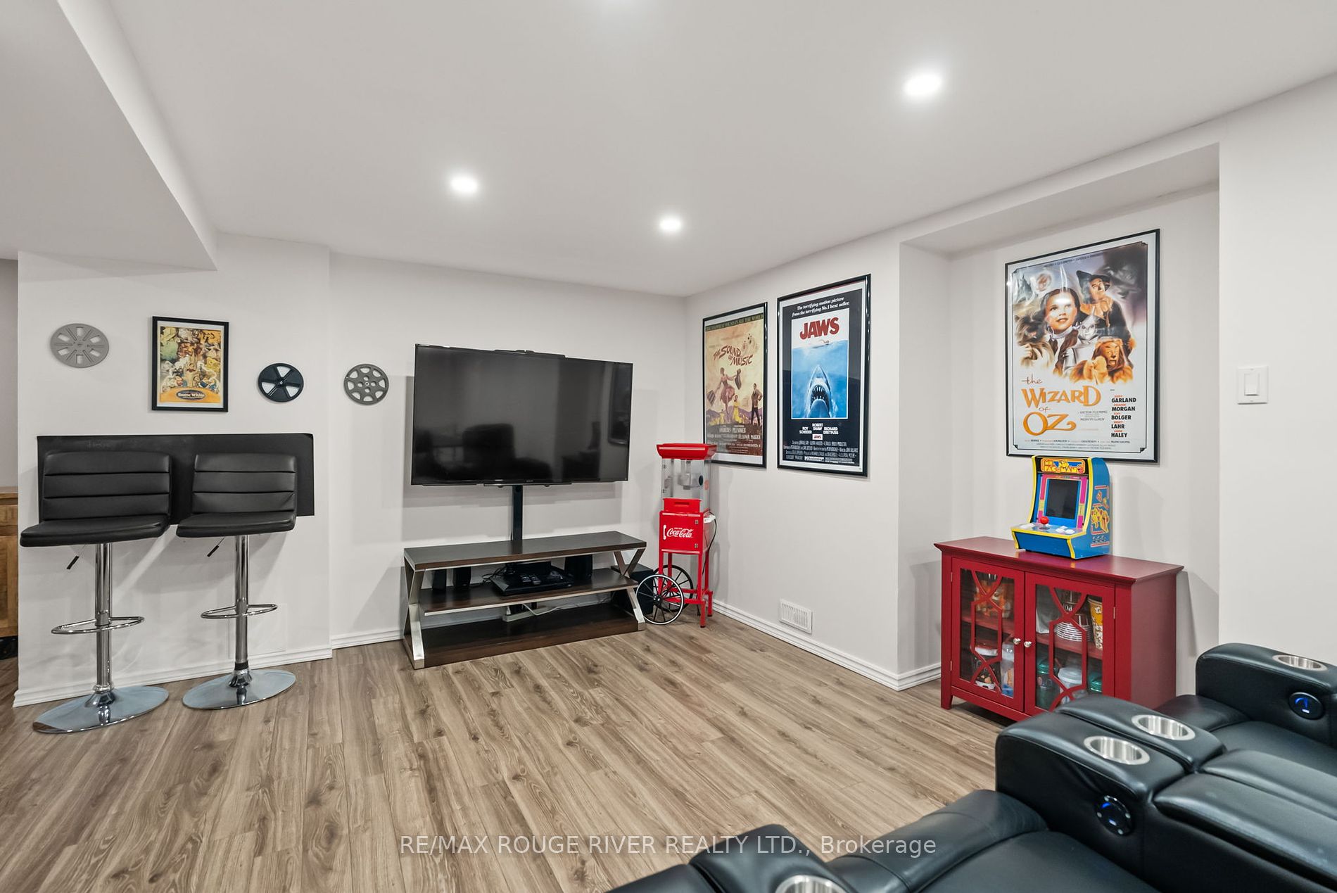 211 Bassett Blvd