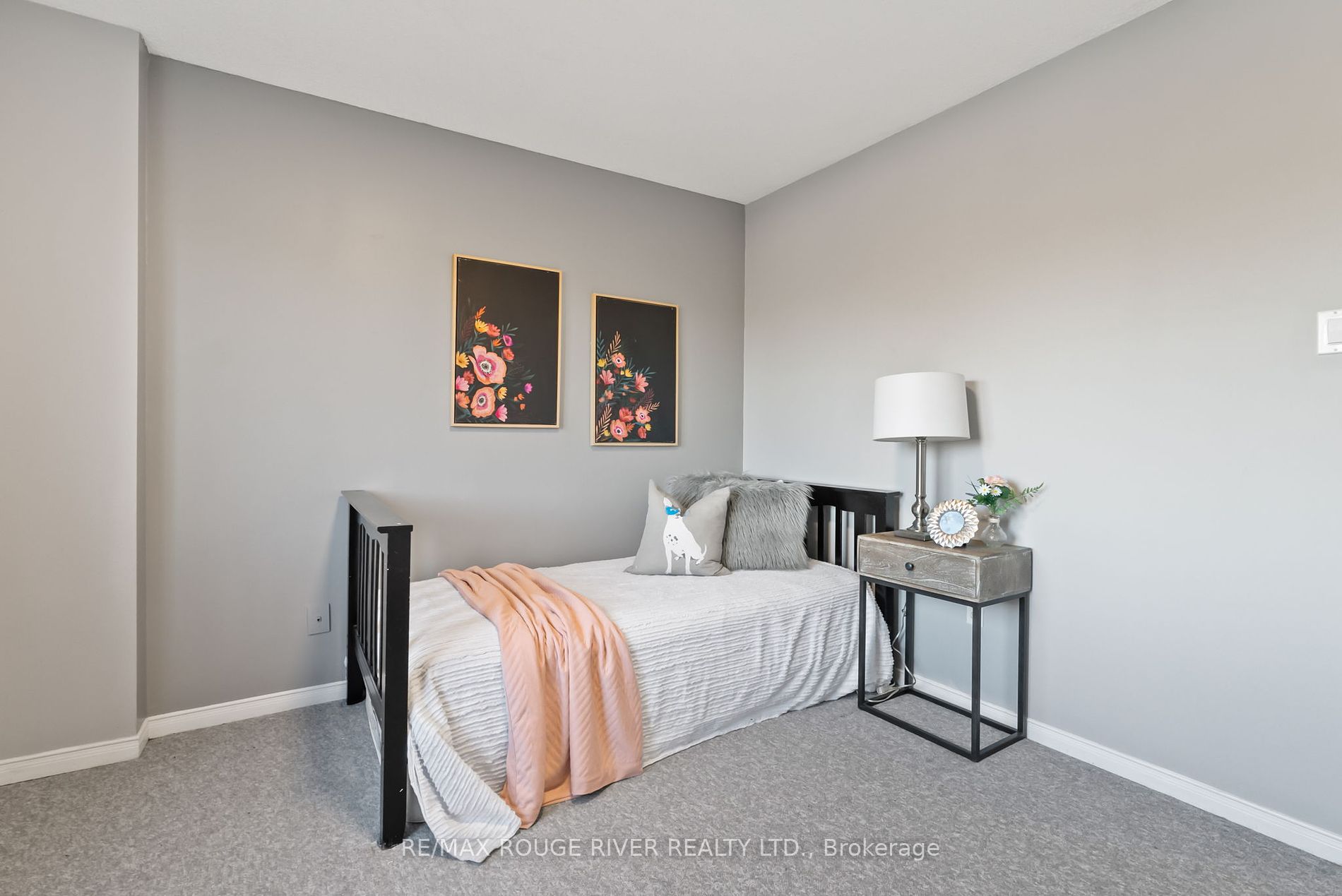 211 Bassett Blvd
