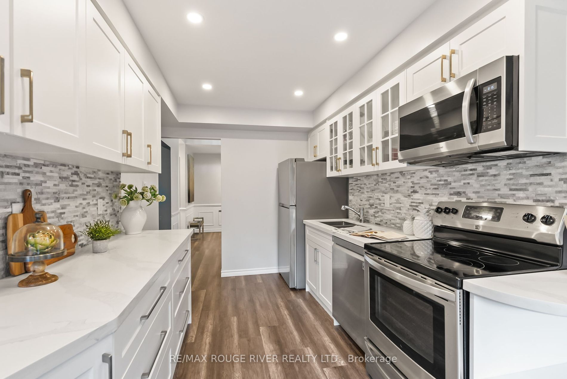 211 Bassett Blvd