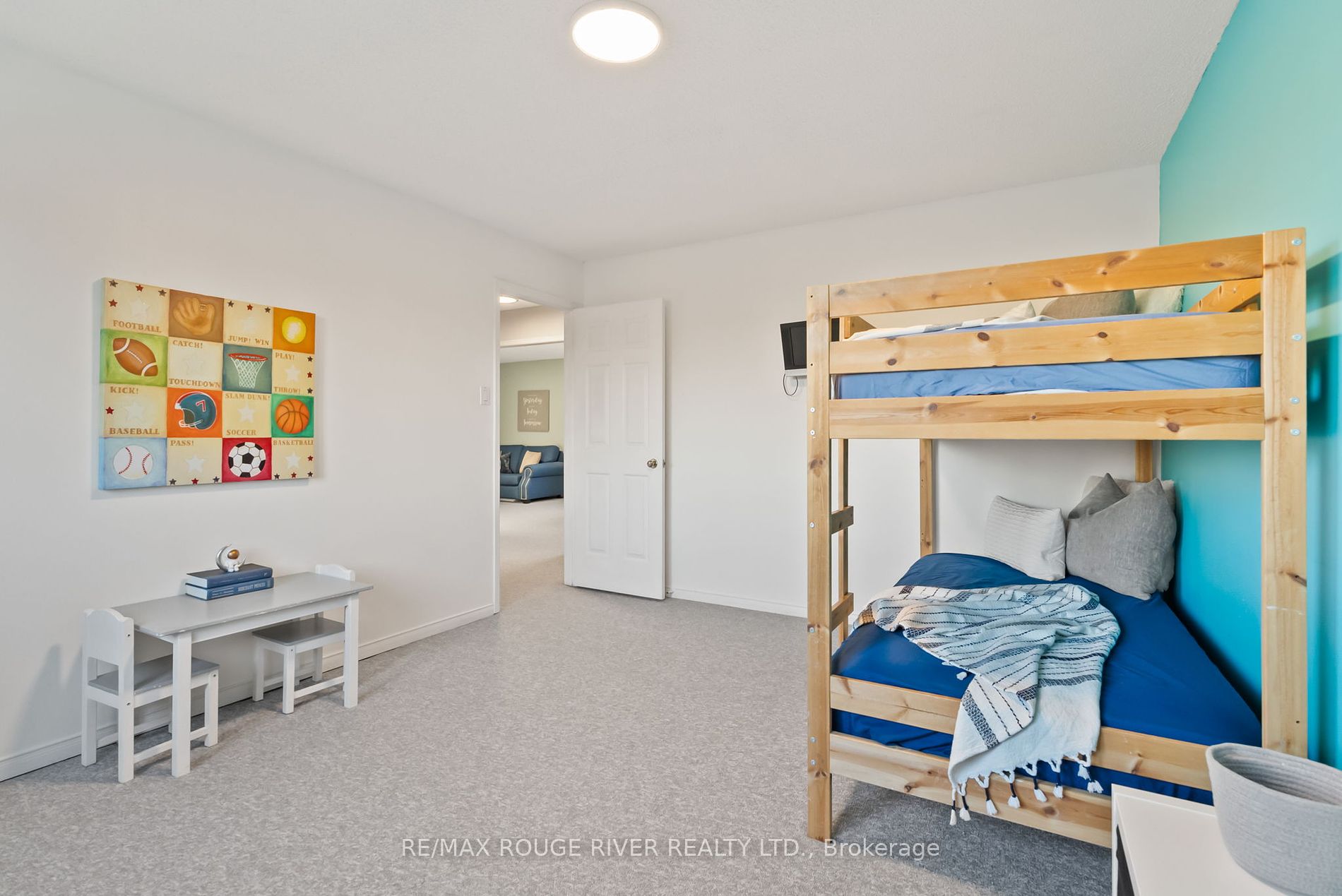 211 Bassett Blvd