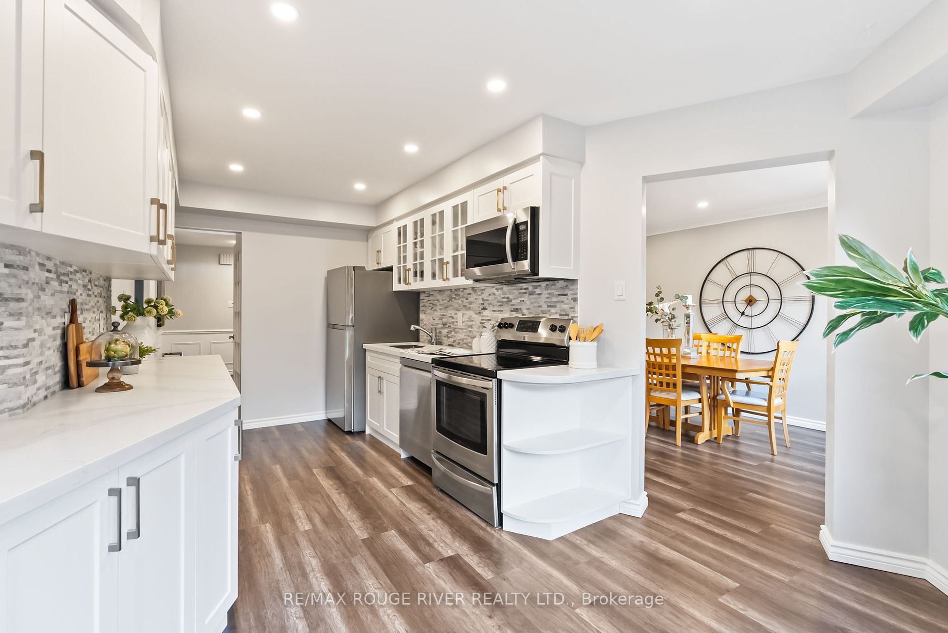 211 Bassett Blvd