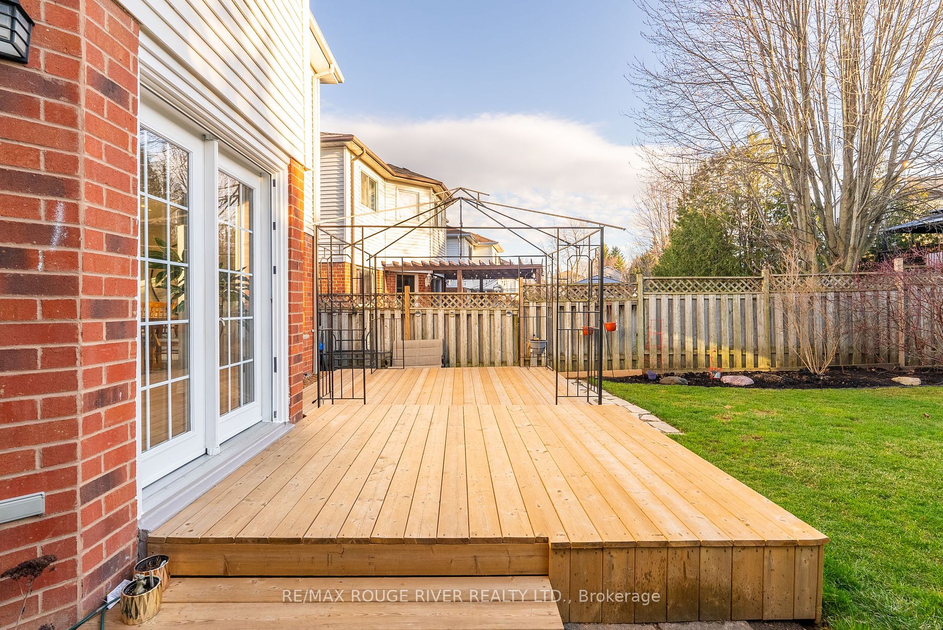211 Bassett Blvd