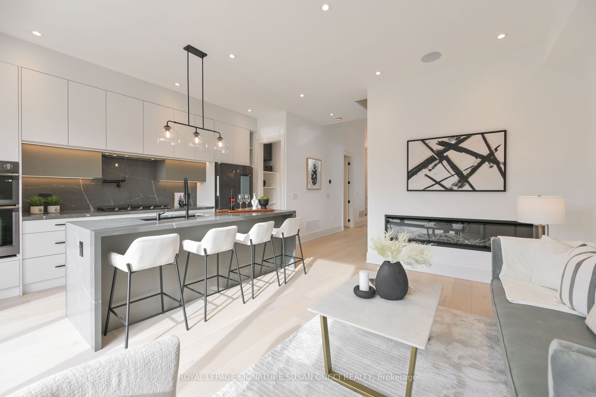 6 Doris Dr
