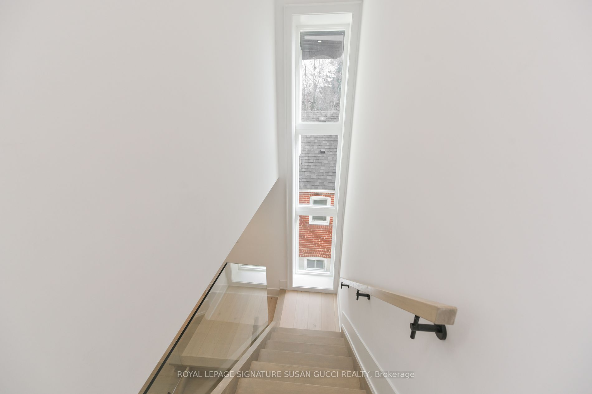 6 Doris Dr