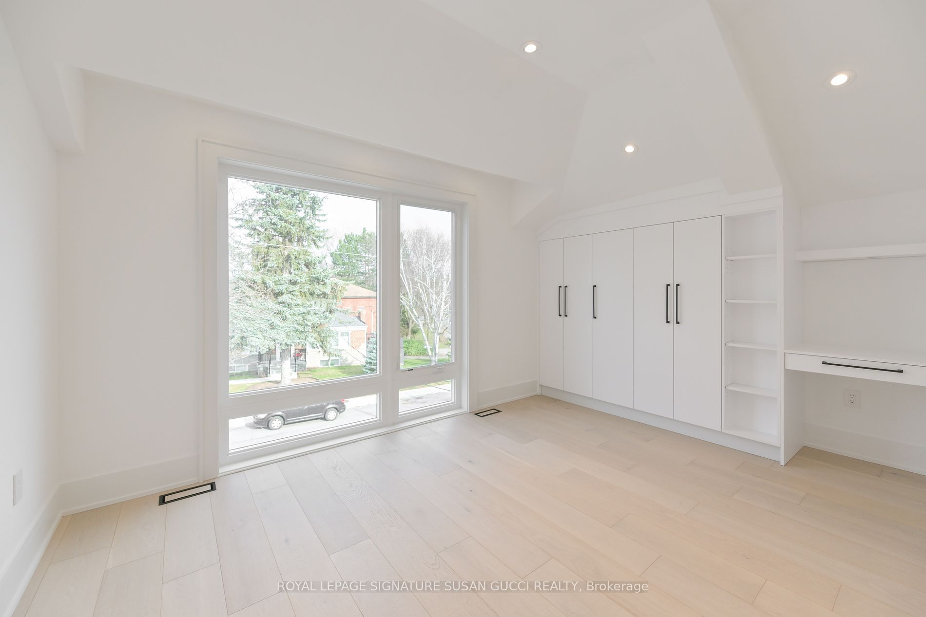 6 Doris Dr