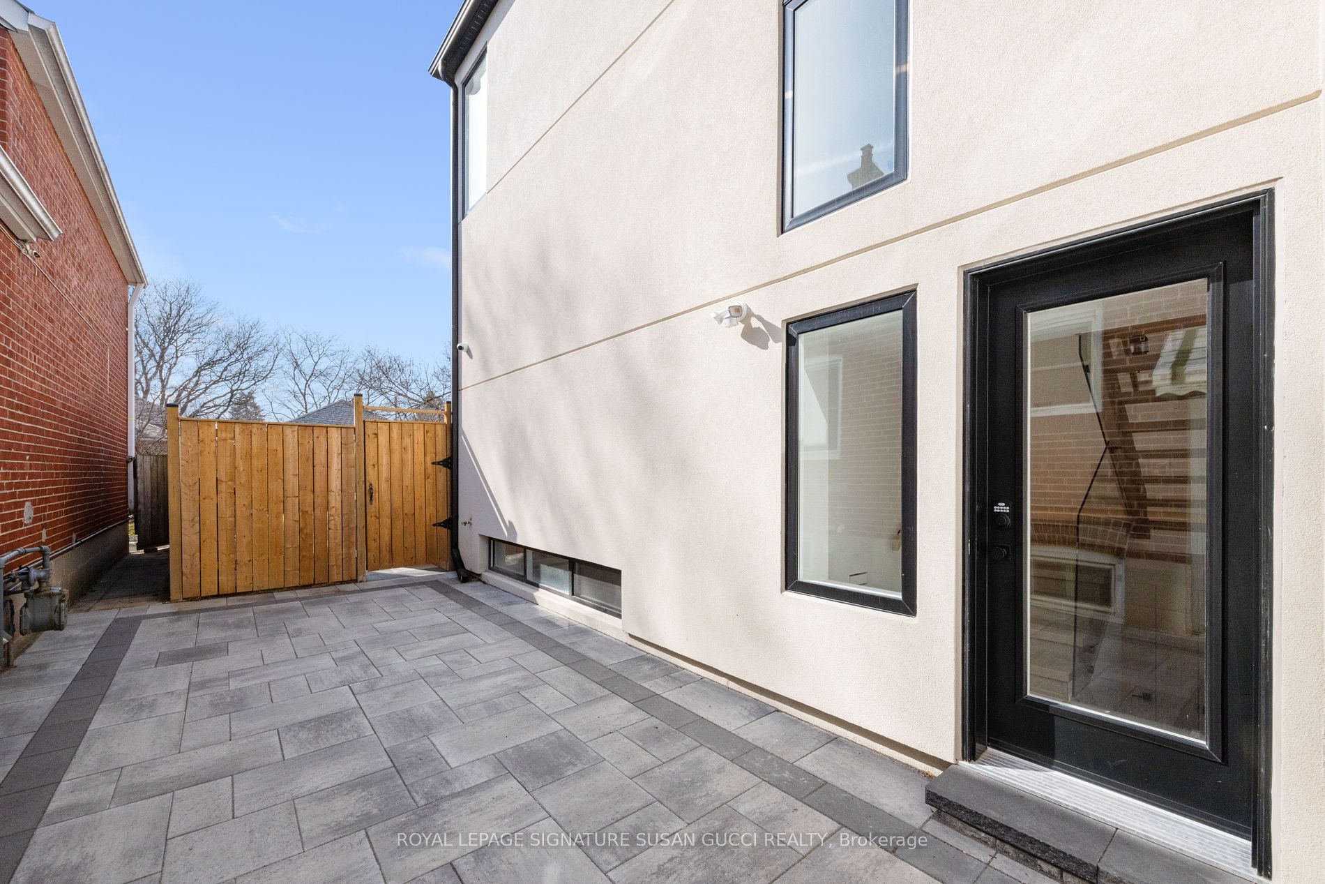6 Doris Dr