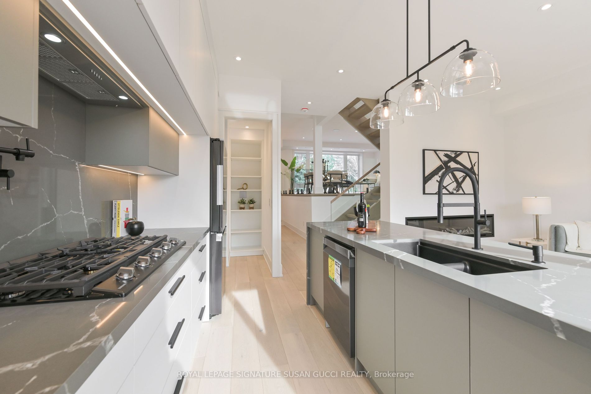 6 Doris Dr