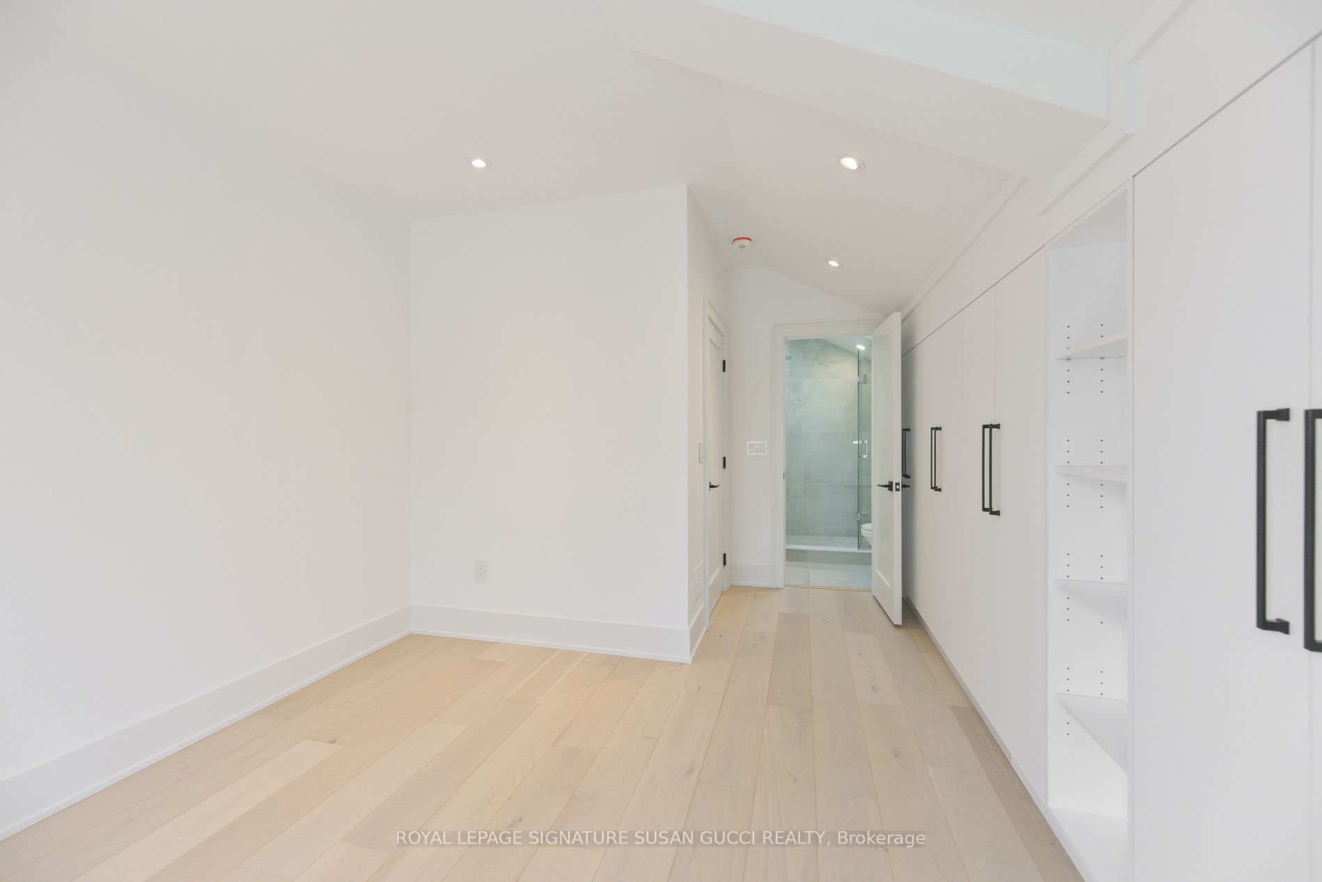 6 Doris Dr