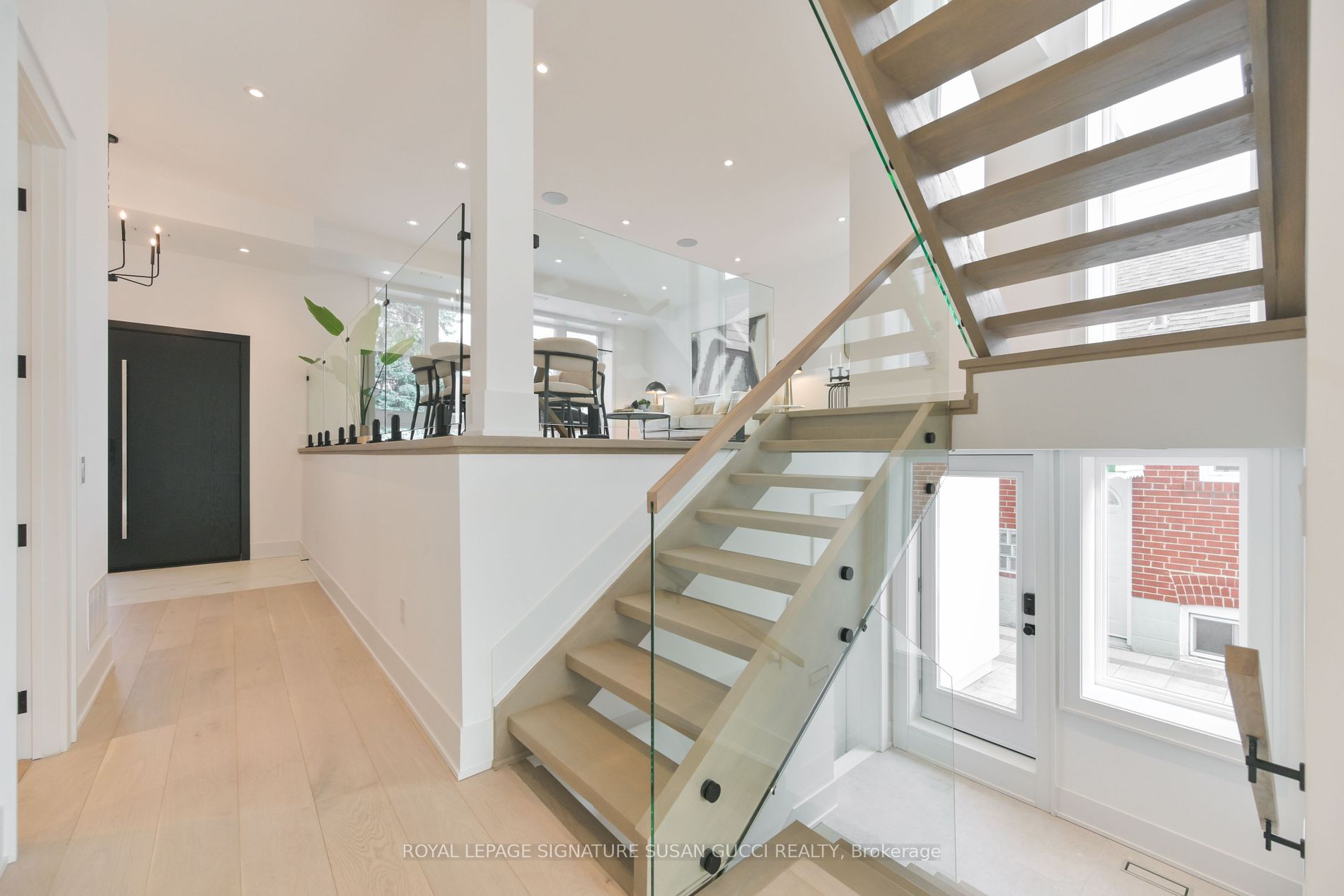 6 Doris Dr