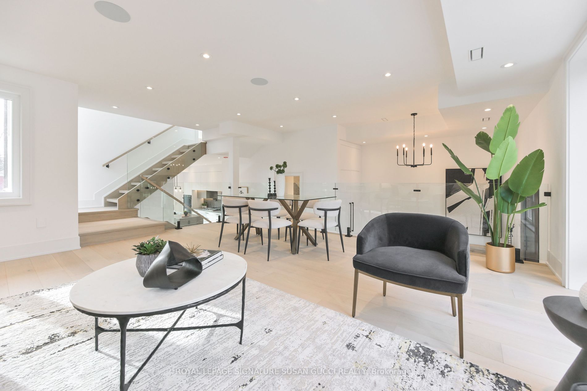 6 Doris Dr