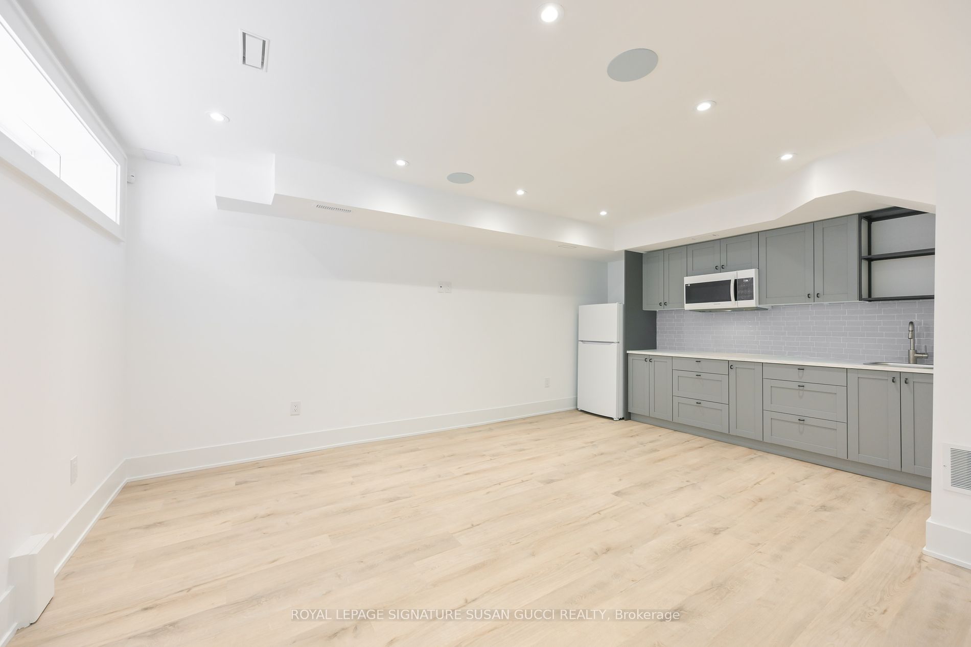 6 Doris Dr