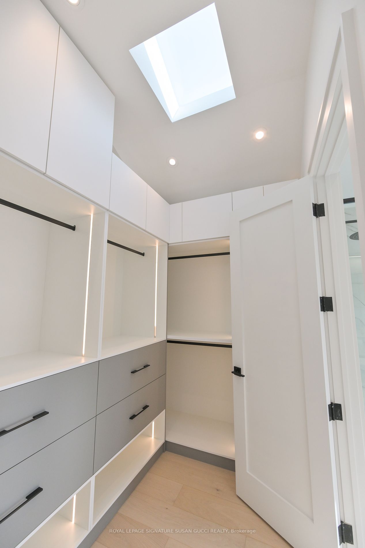 6 Doris Dr
