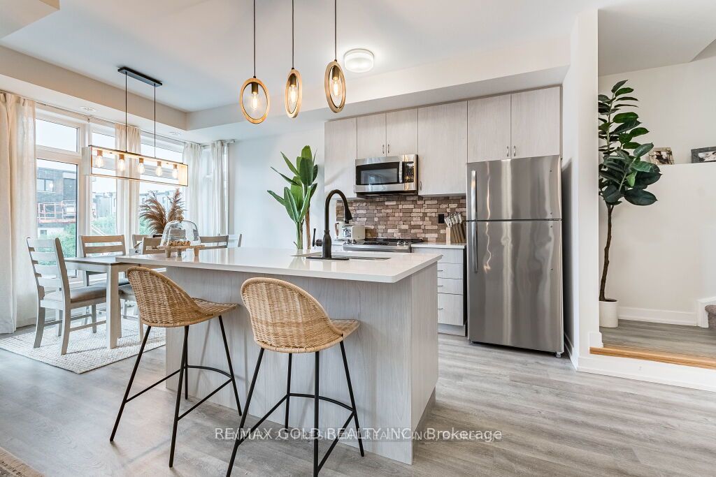 2550 Castlegate Crossing, #220