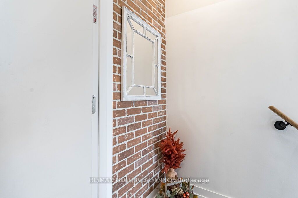 2550 Castlegate Crossing, #220