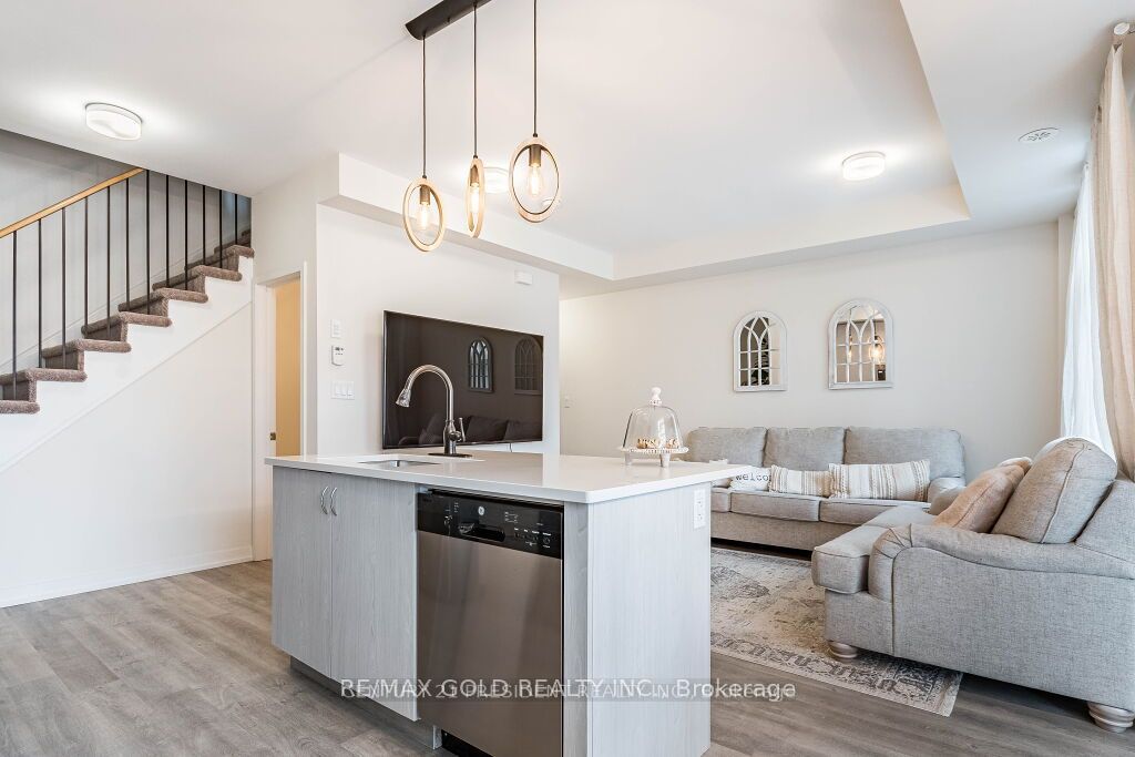 2550 Castlegate Crossing, #220