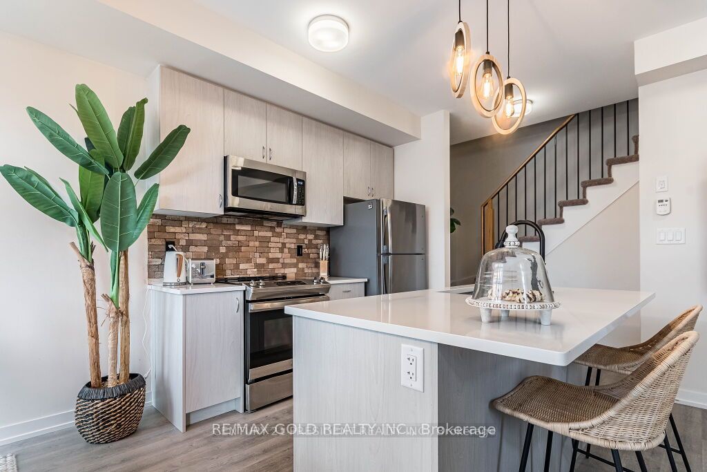 2550 Castlegate Crossing, #220