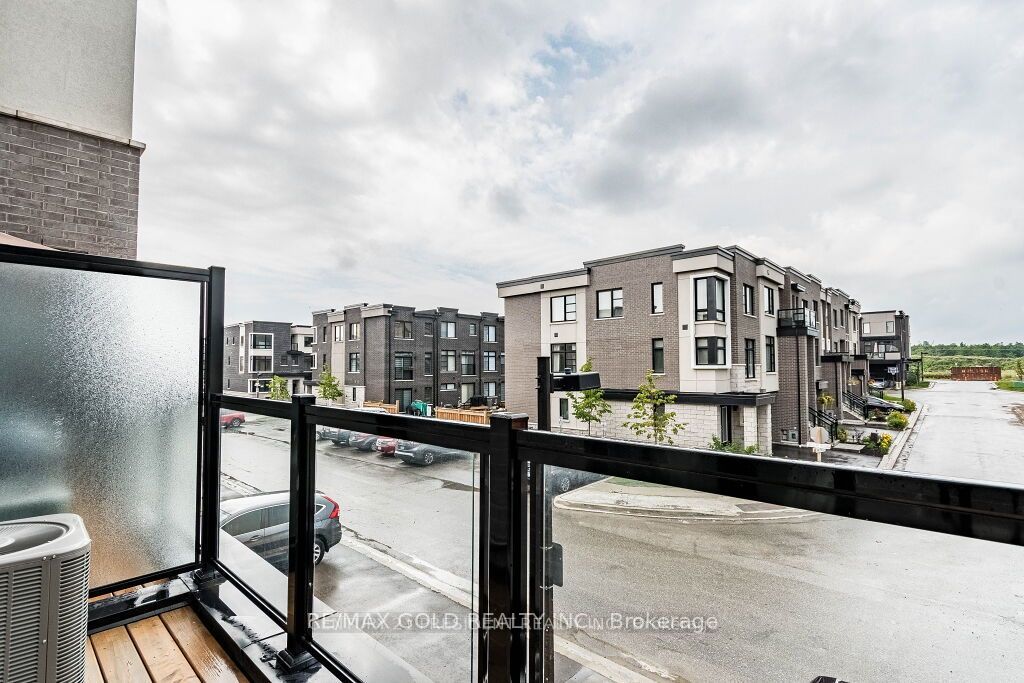2550 Castlegate Crossing, #220